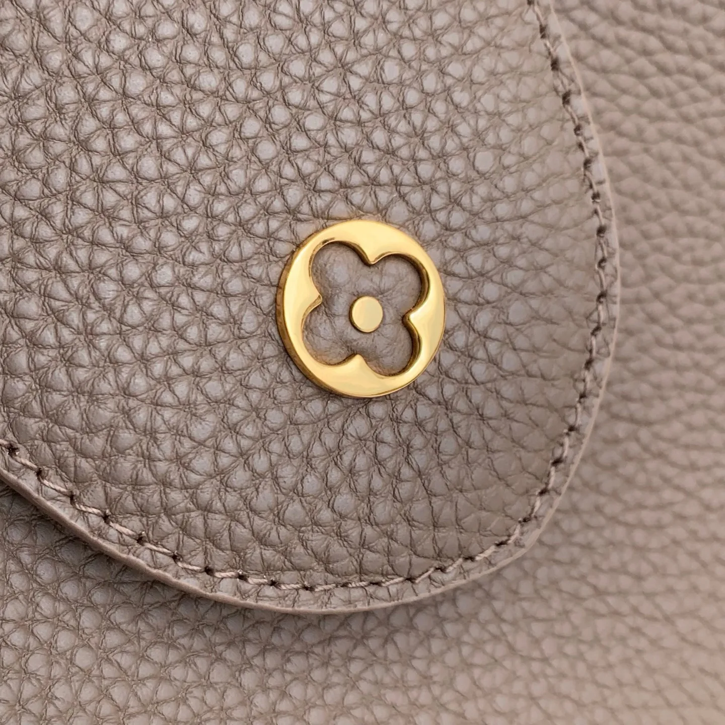 Women's Classic Handbags LOUIS VUITTON 18147533