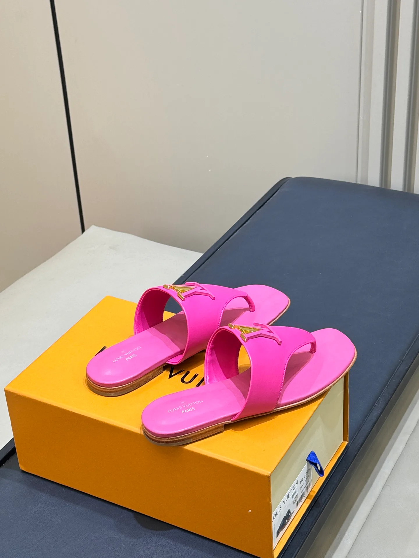 Women's Flip-Flops LOUIS VUITTON 18073244