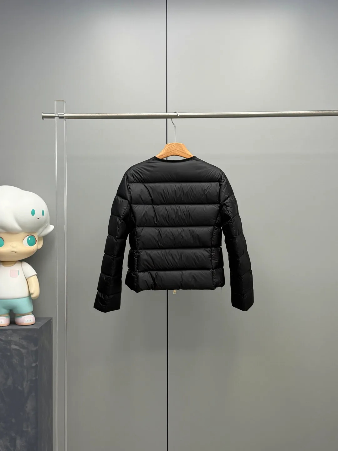 Women's Jackets And Down Jackets MONCLER 17939200