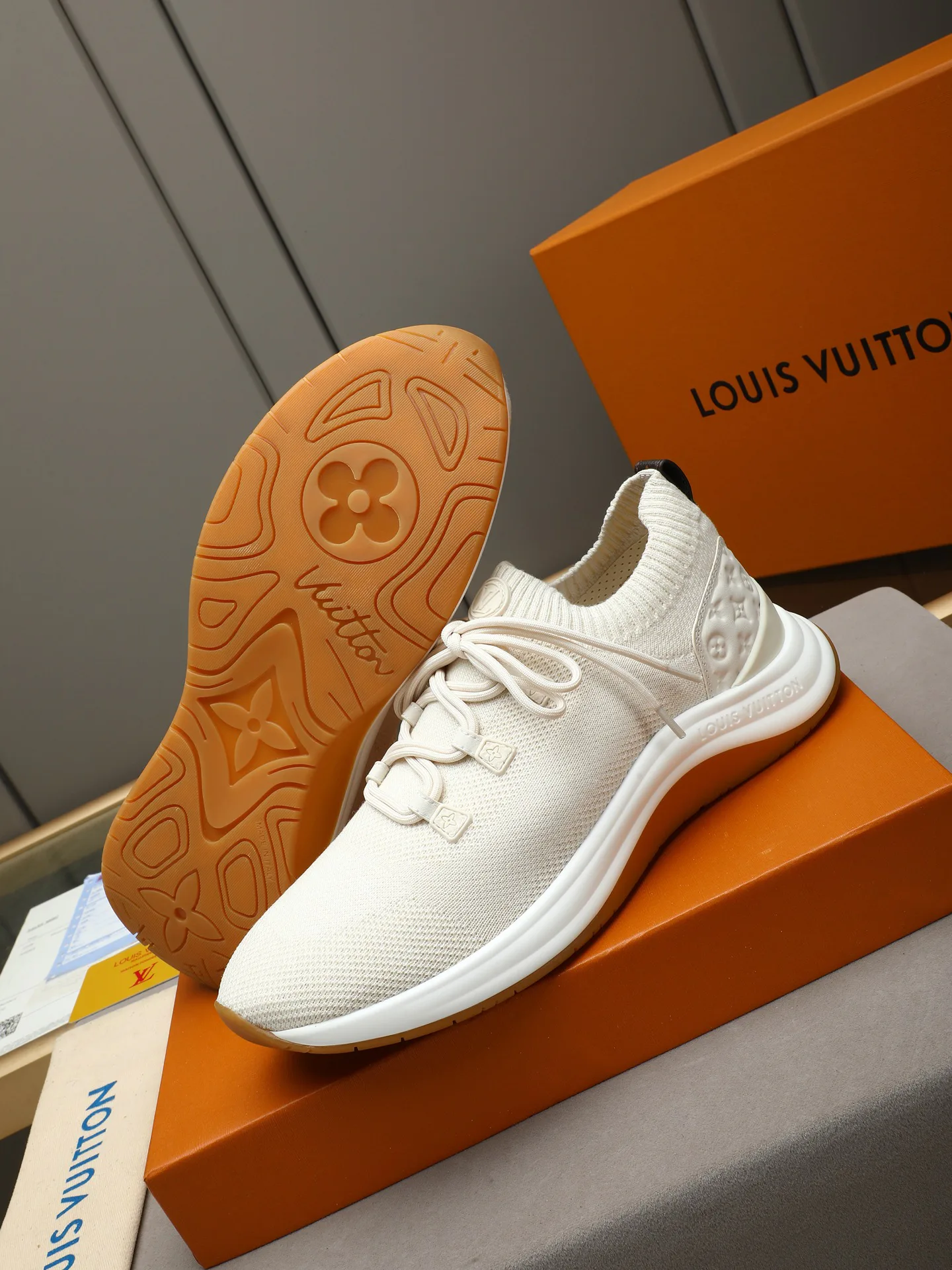 Women's Sneakers LOUIS VUITTON 17947266