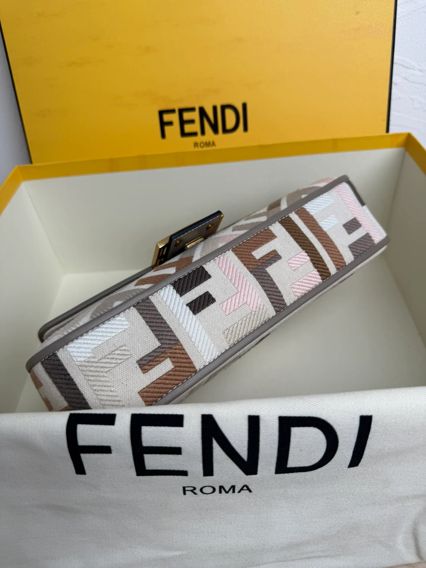 Women's Classic Handbags FENDI 17880639