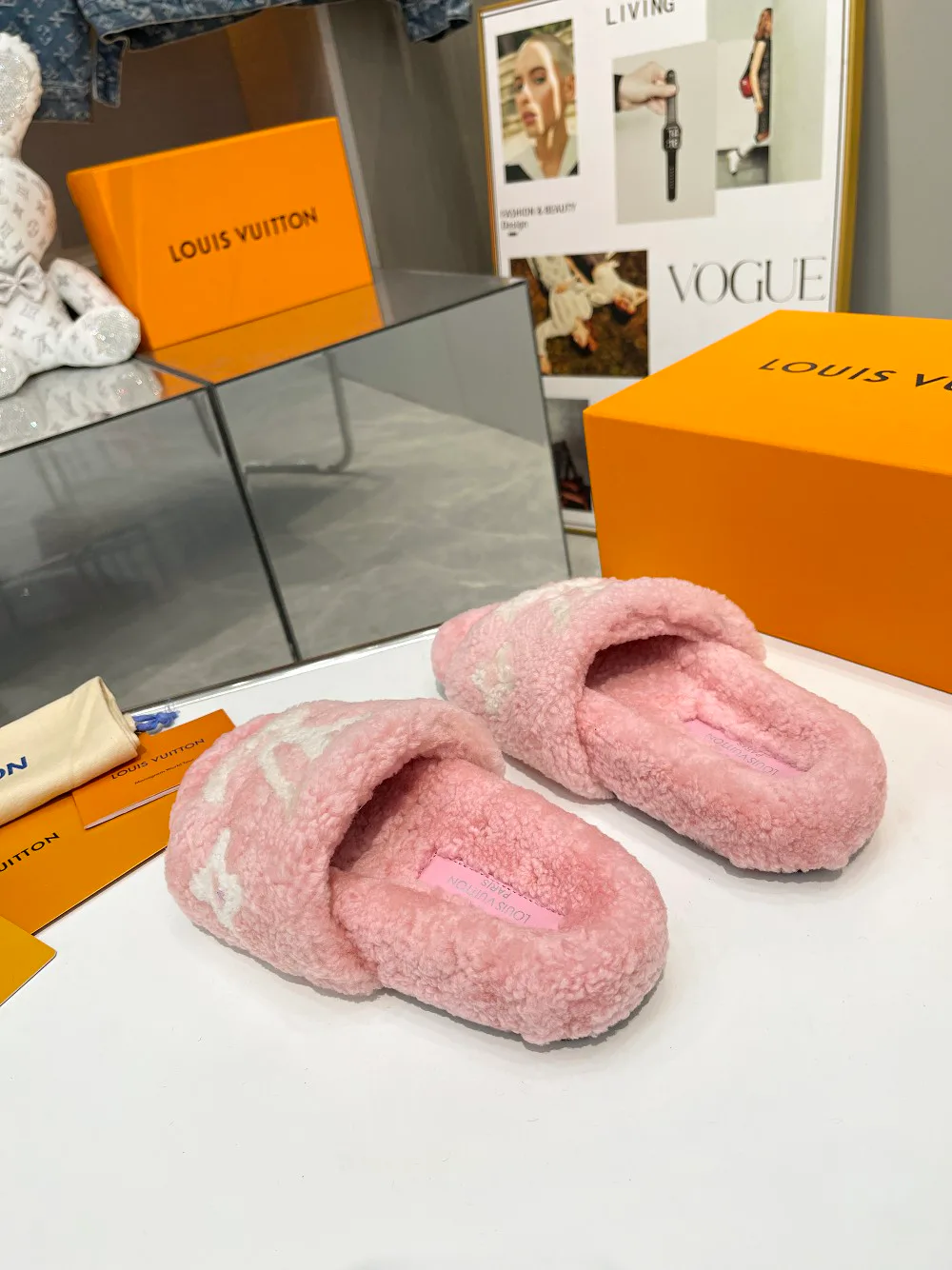 Women's Slippers LOUIS VUITTON 18366837