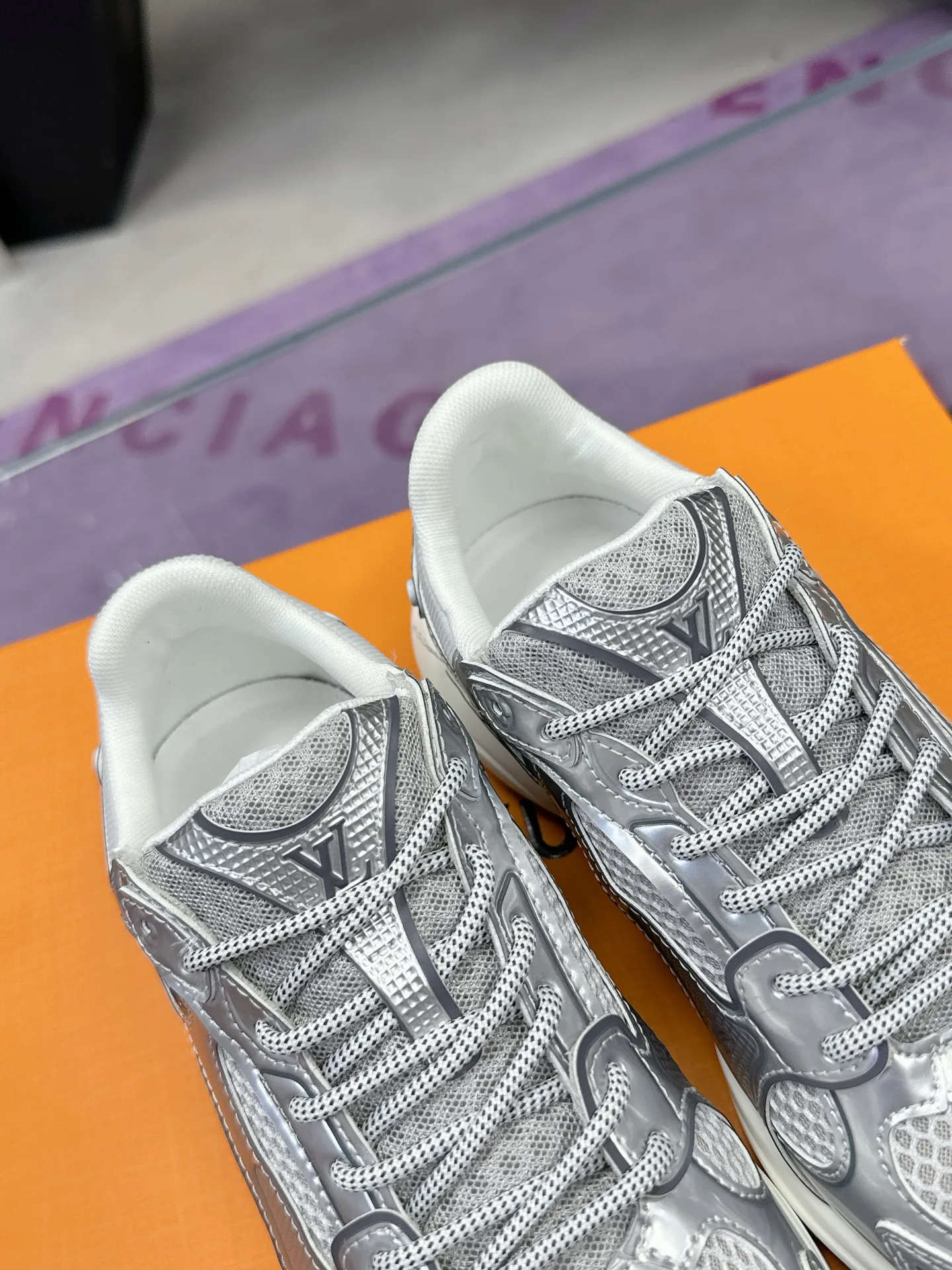 Women's Sneakers LOUIS VUITTON 17530430