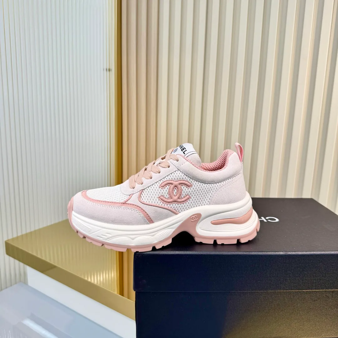 Women's Sneakers CHANEL 18367000