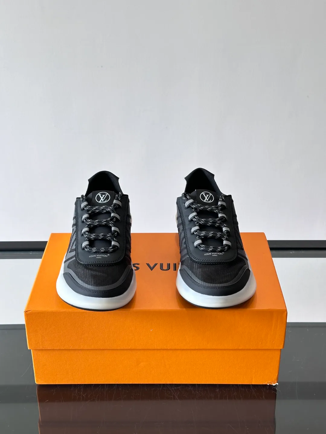 Men's Sneakers LOUIS VUITTON 17069297