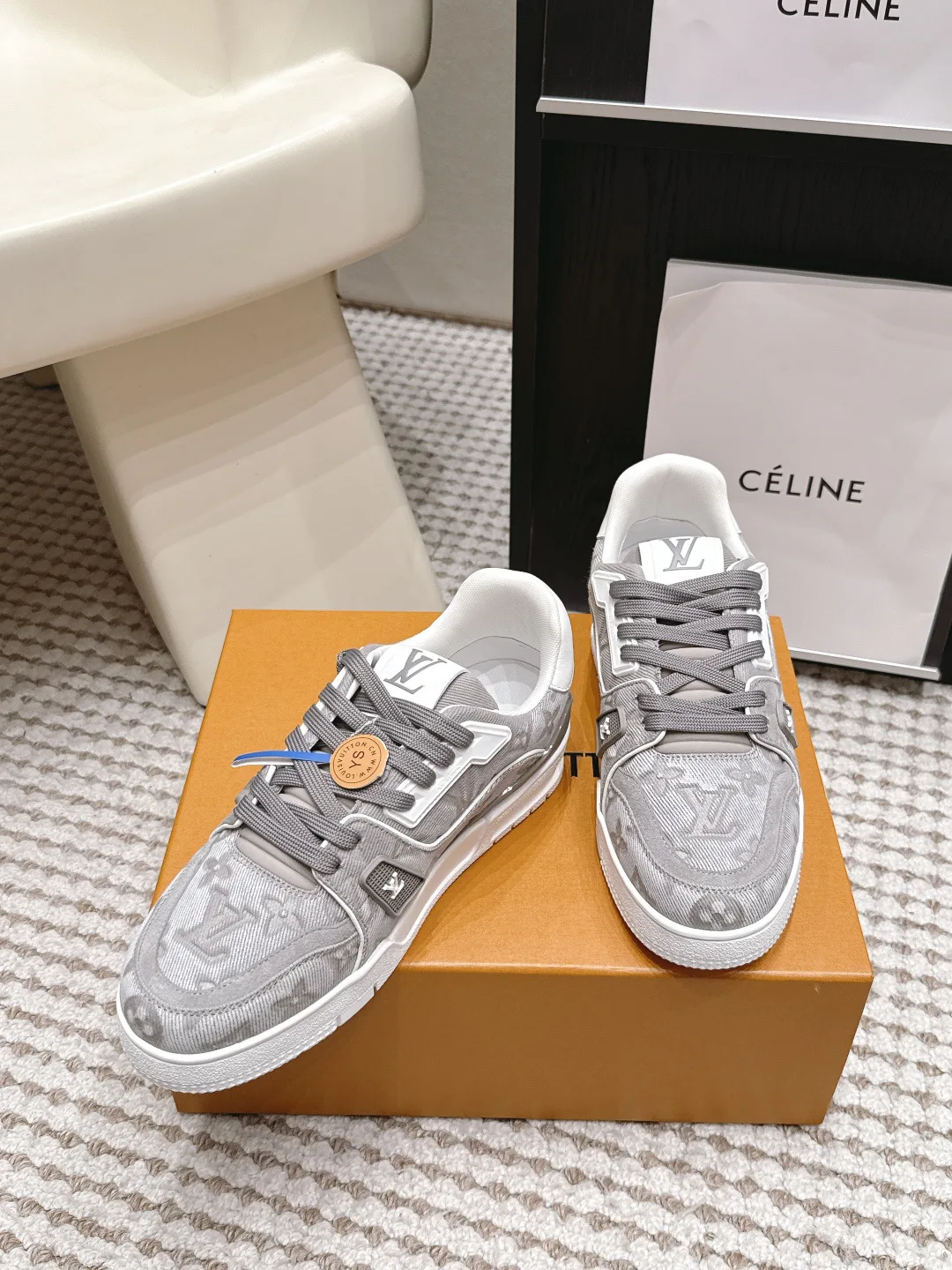 Women's Sneakers LOUIS VUITTON 17657683