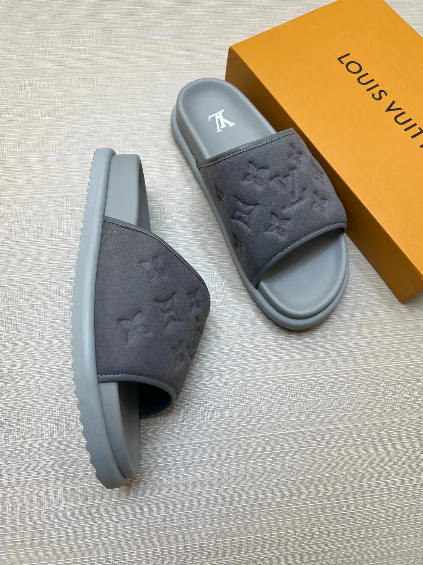 Women's Flip-Flops LOUIS VUITTON 18011807