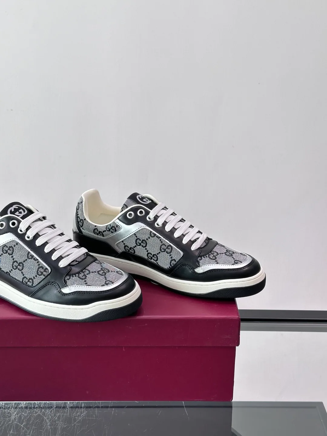 Women's Sneakers GUCCI 18102695