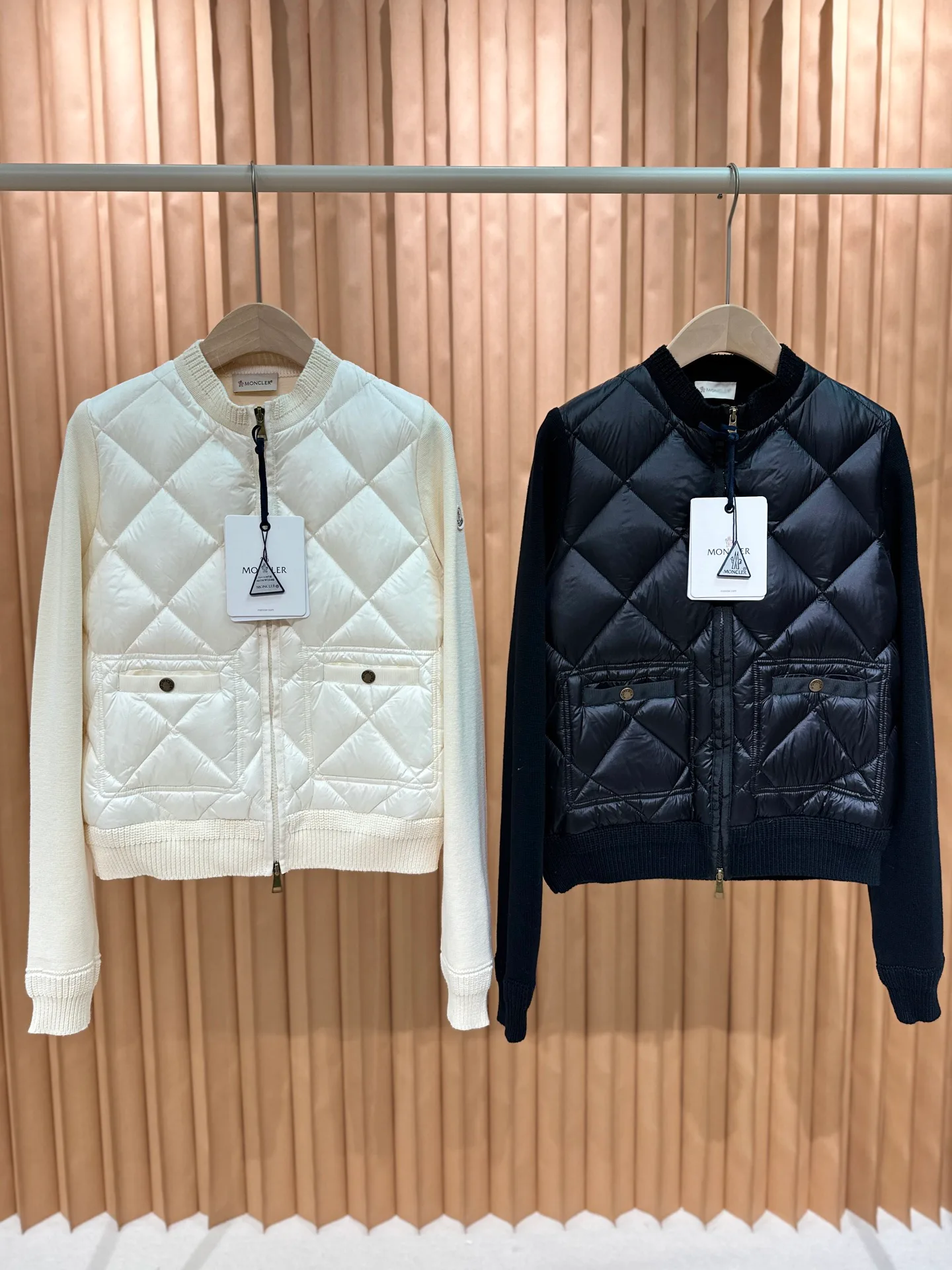 Women's Jackets And Down Jackets MONCLER 18106079