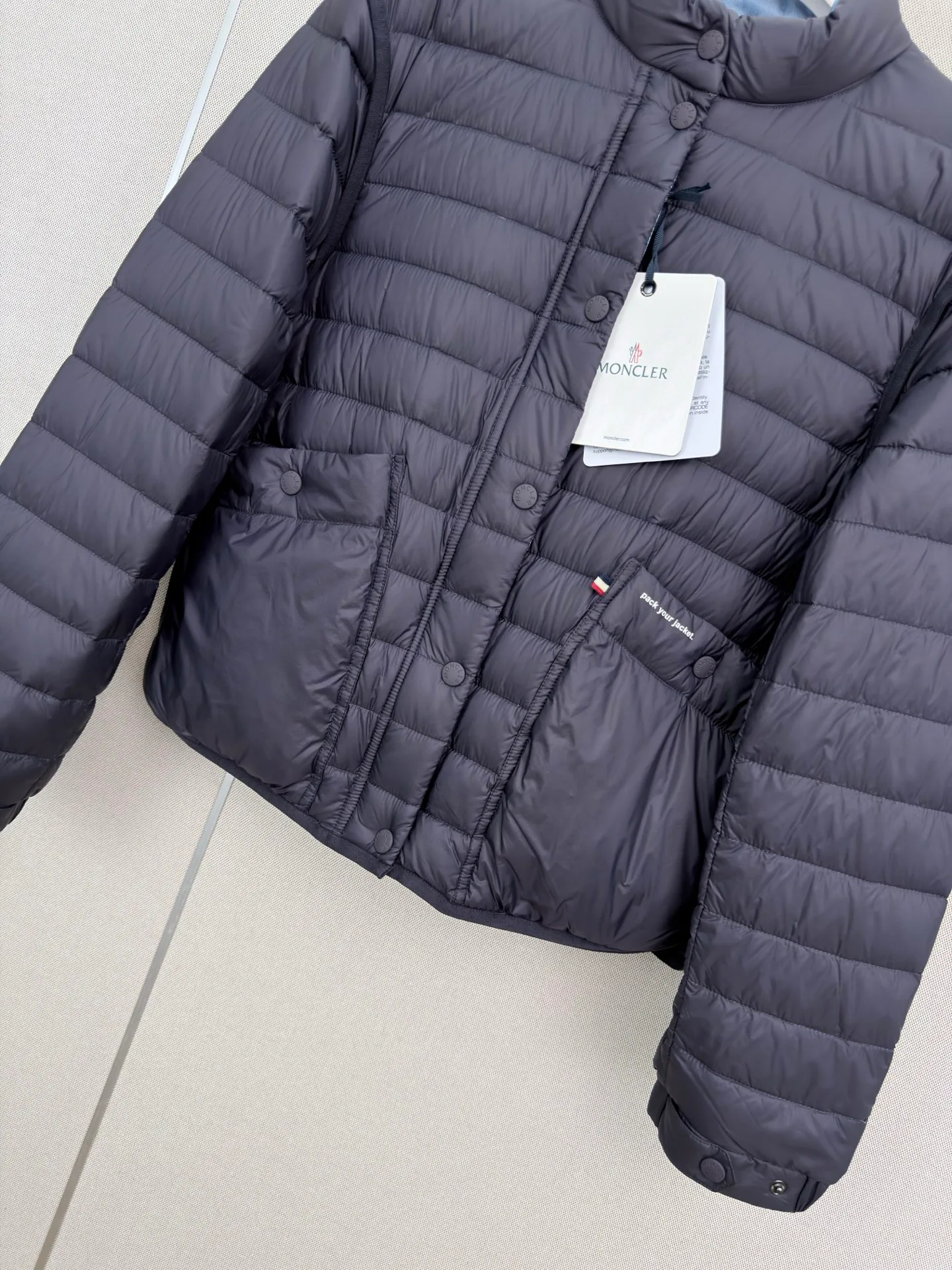 Women's Jackets And Down Jackets MONCLER 17919452