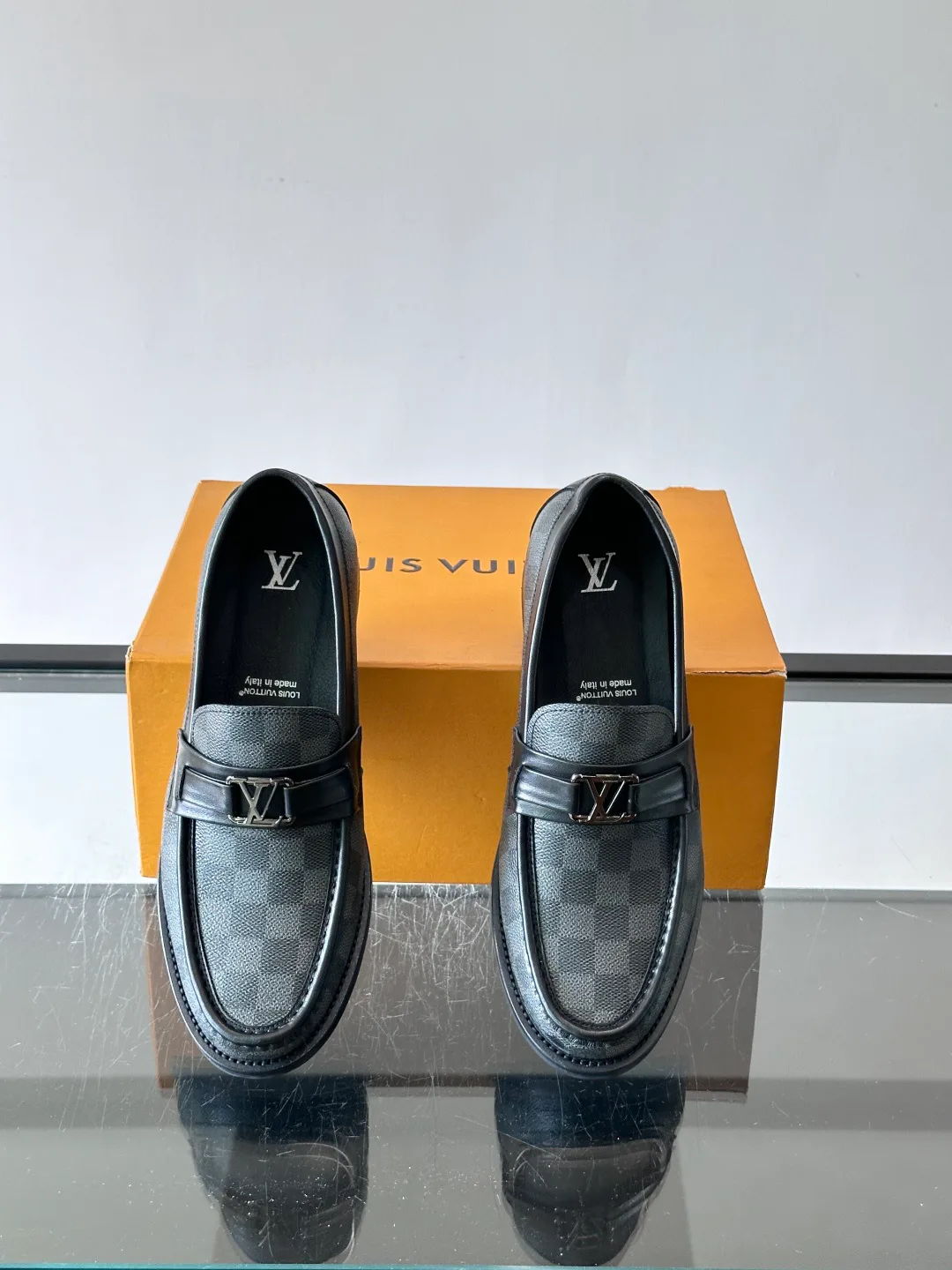 Men's Loafers And Dress Shoes LOUIS VUITTON 18169705