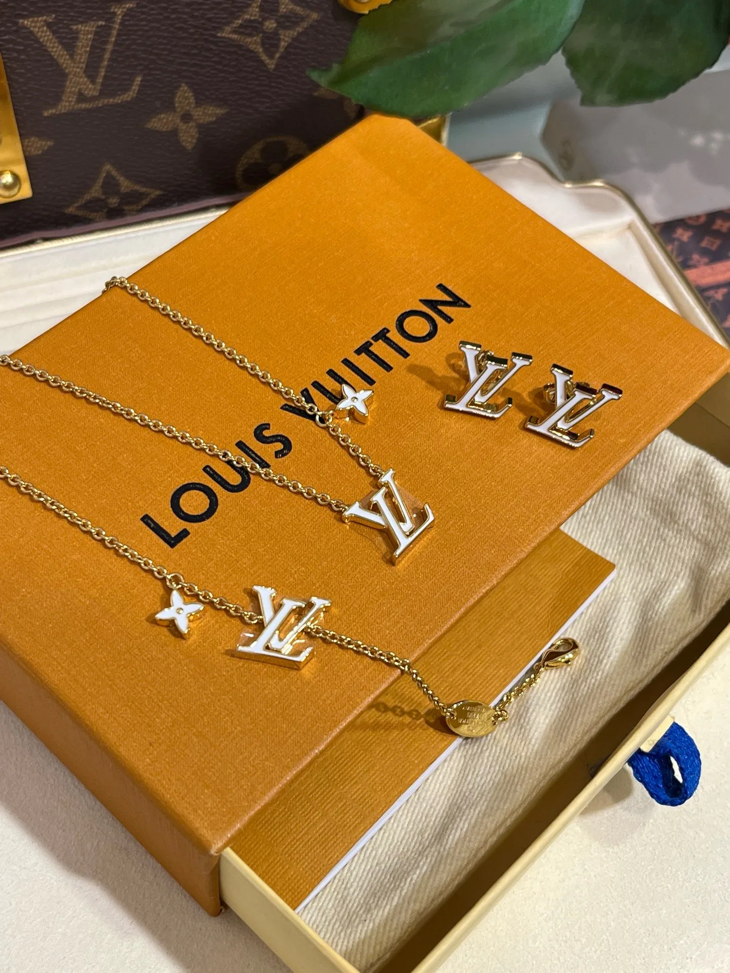 Jewelry LOUIS VUITTON 17819351
