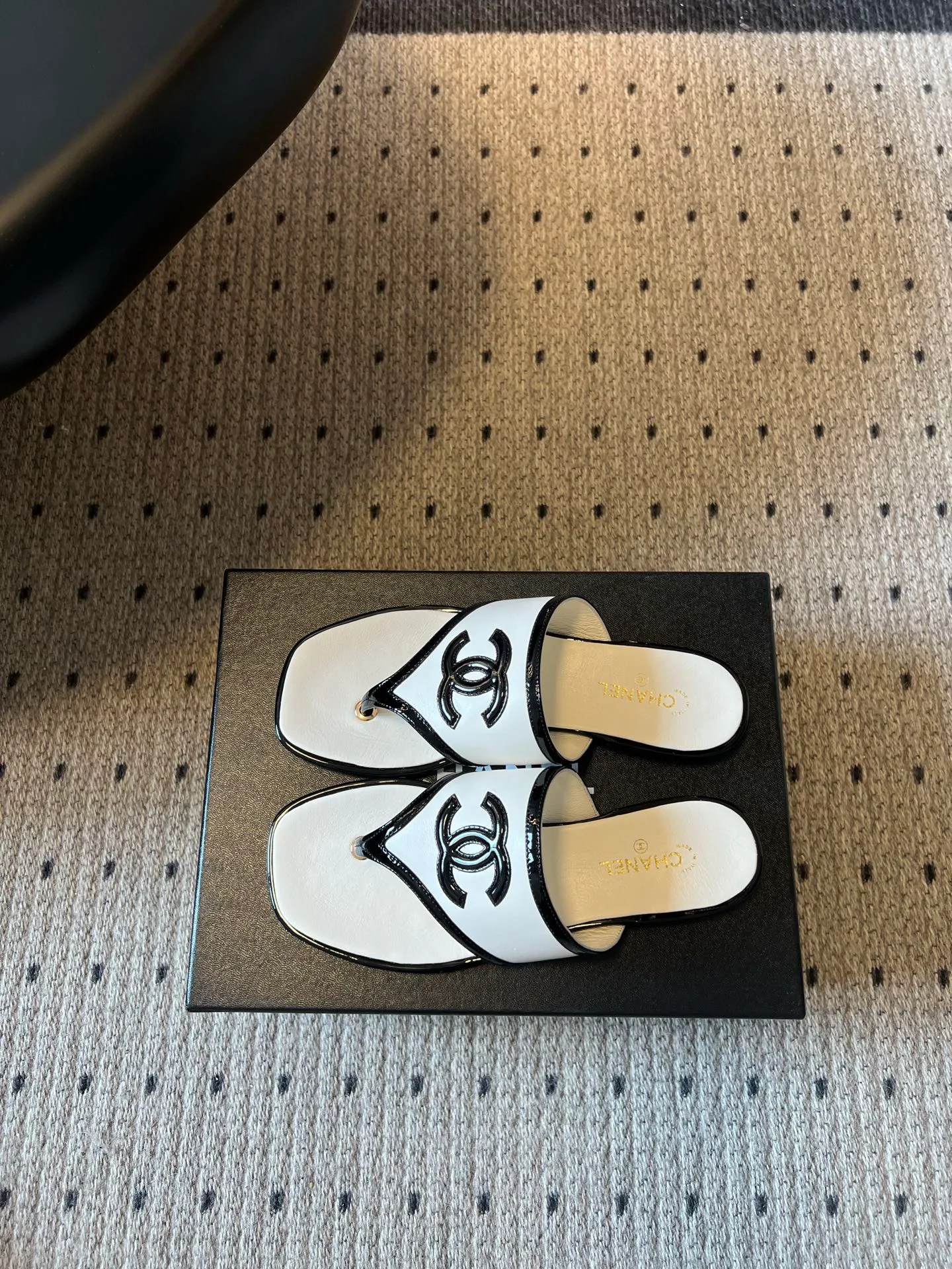 Women's Flip-Flops CHANEL 17844579