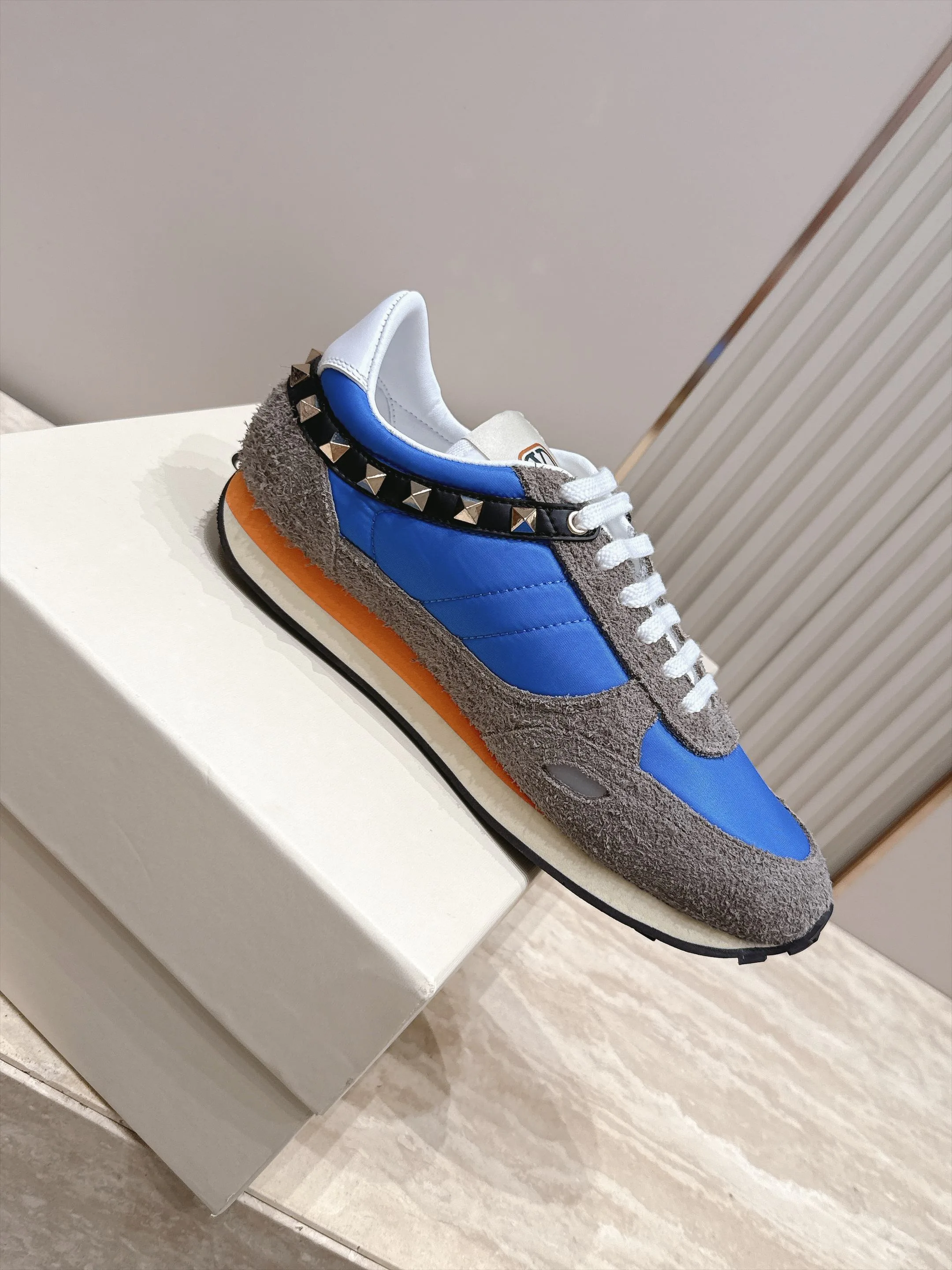 Women's Sneakers VALENTINO 17876587