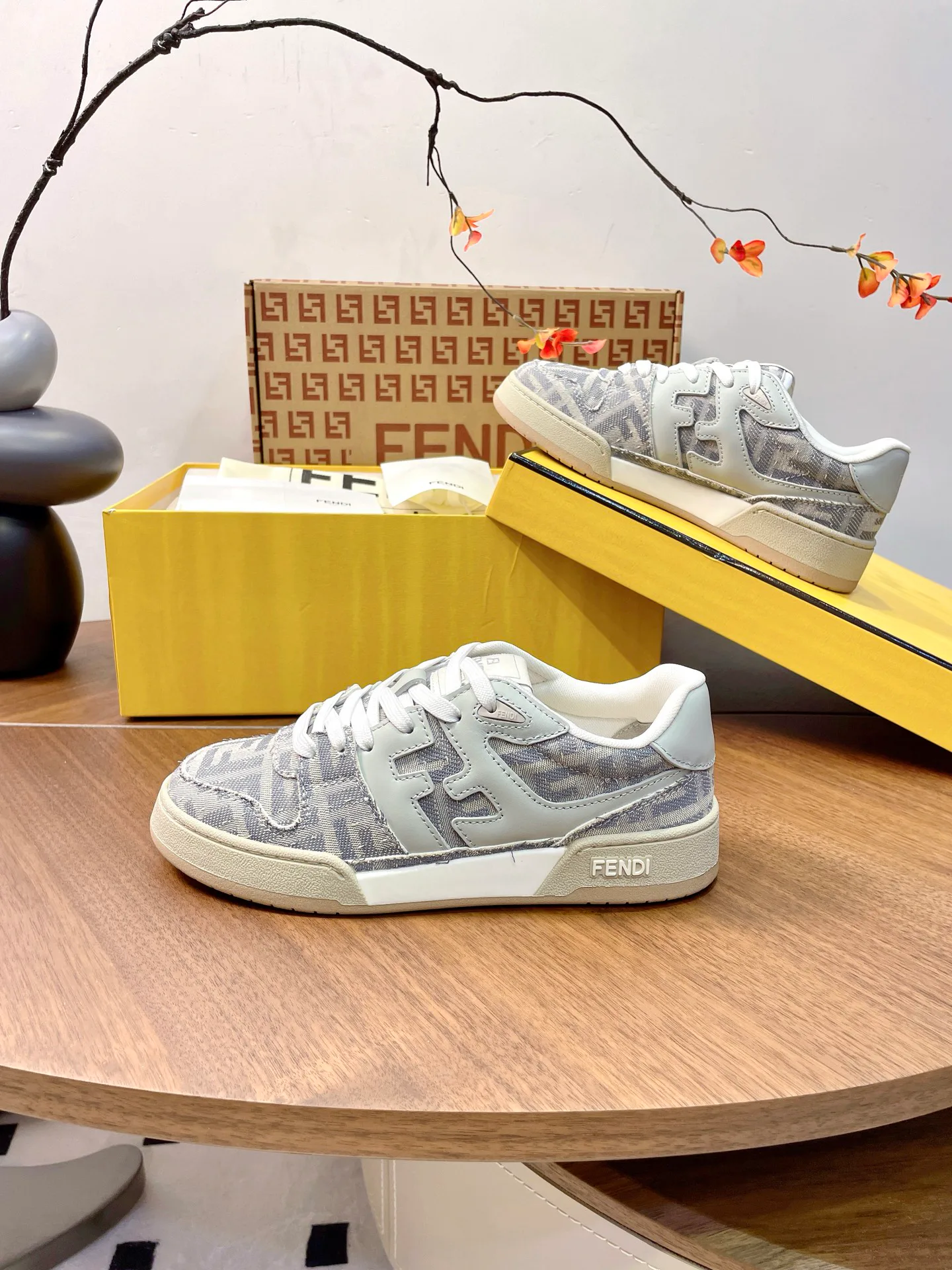 Women's Sneakers FENDI 17957354