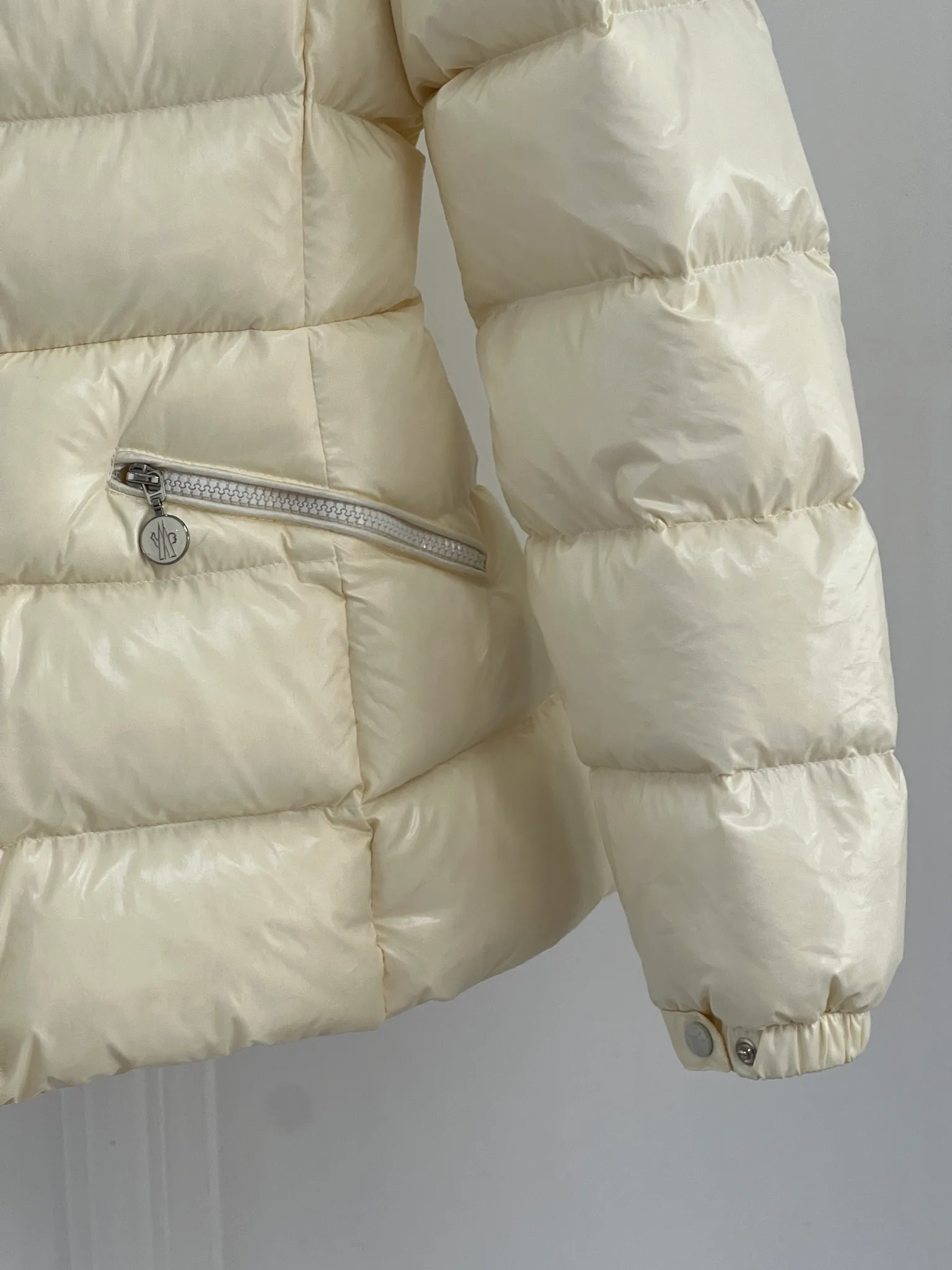 Women's Jackets And Down Jackets MONCLER 18416193