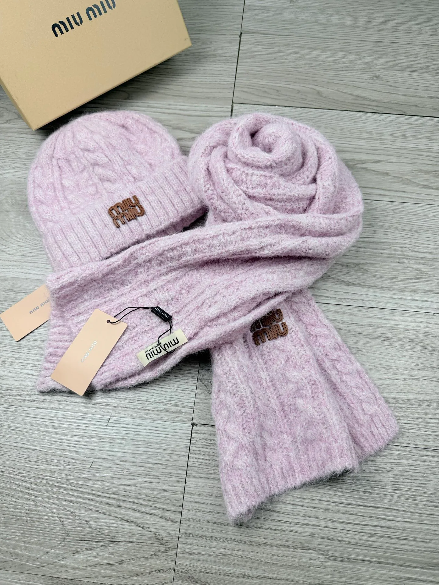 Hats MIU MIU 18549261