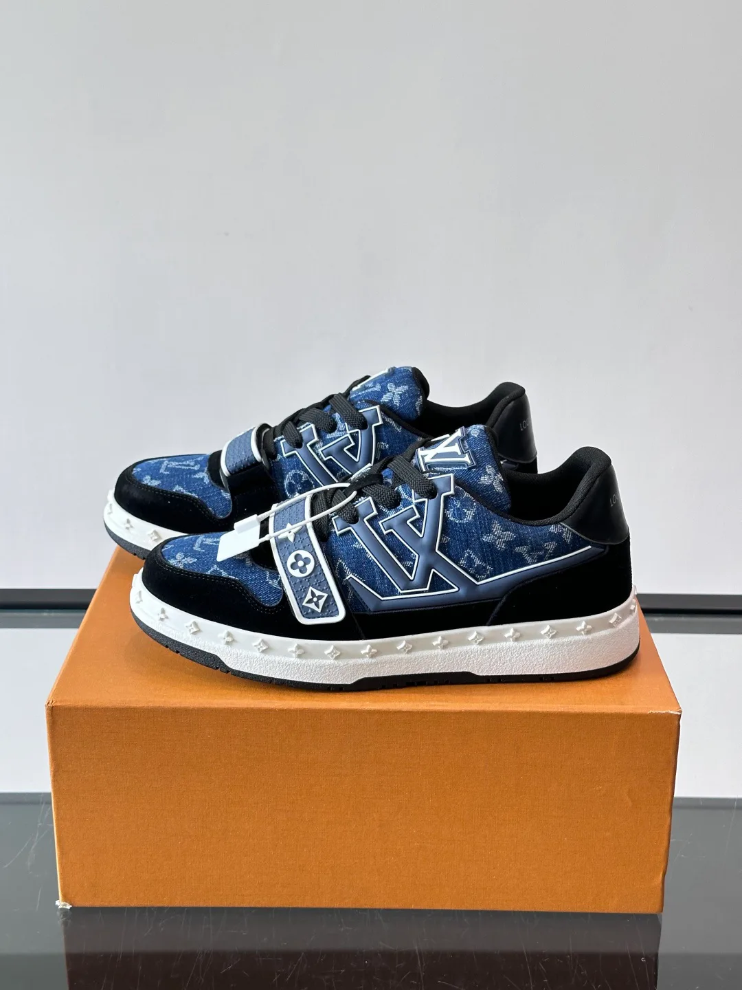 Men's Sneakers LOUIS VUITTON 17439947