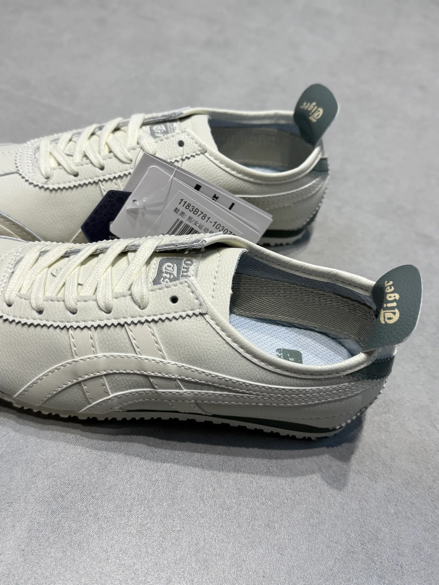Women's Sneakers ASICS 18192627