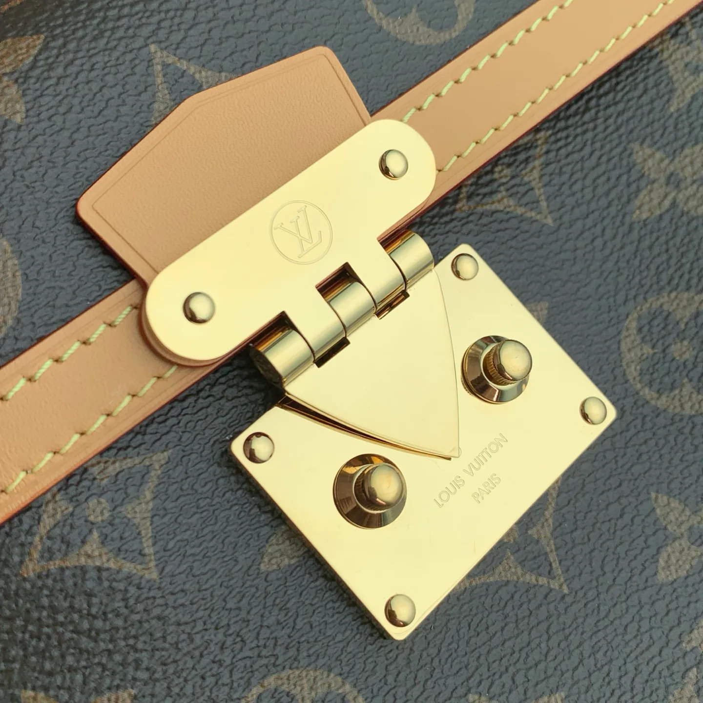 Women's Classic Handbags LOUIS VUITTON 18147525