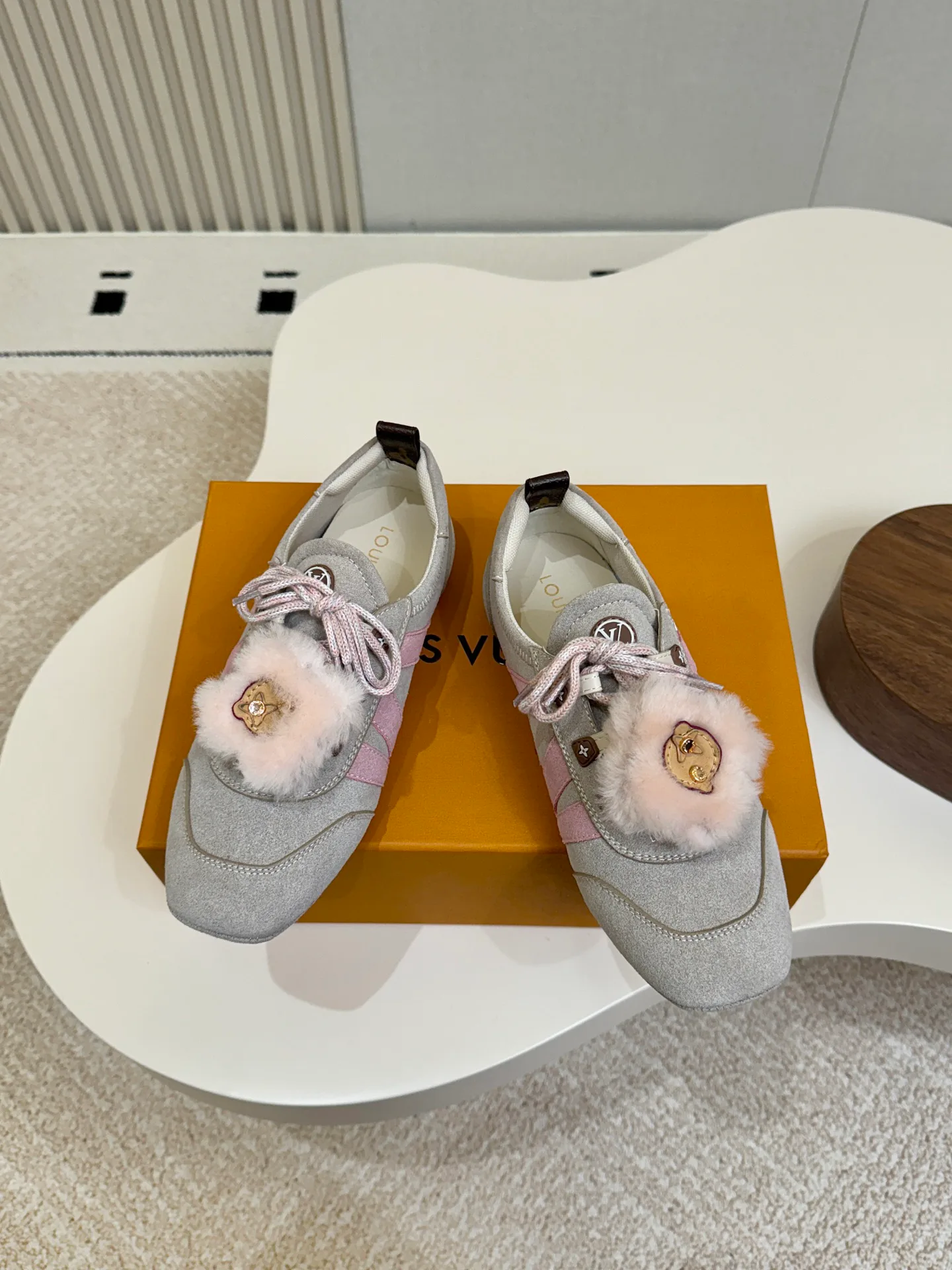 Women's Sneakers LOUIS VUITTON 17827658