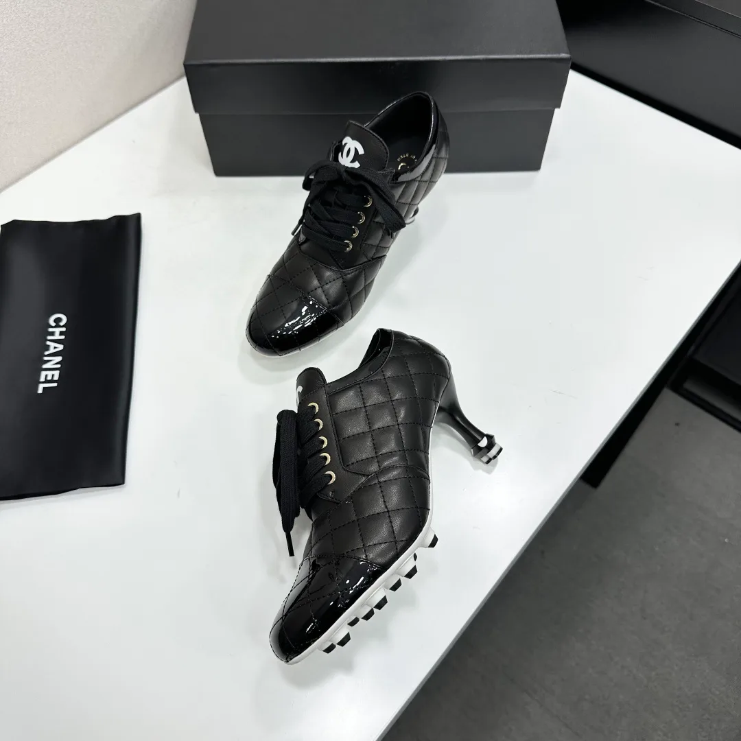 Women's Sneakers CHANEL 18436127