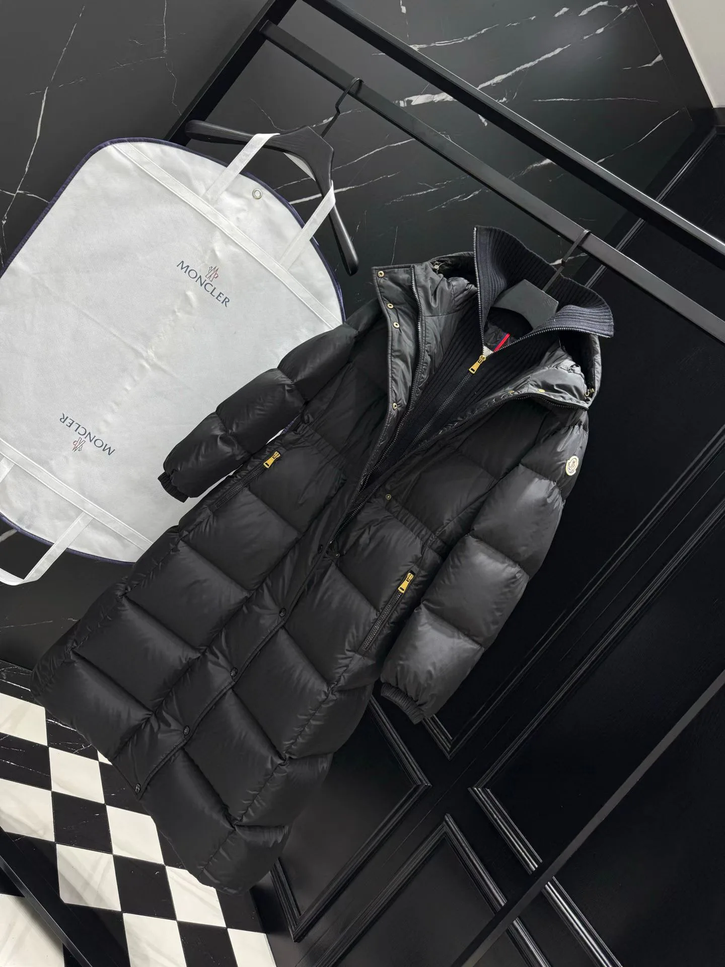 Women's Jackets And Down Jackets MONCLER 17810374
