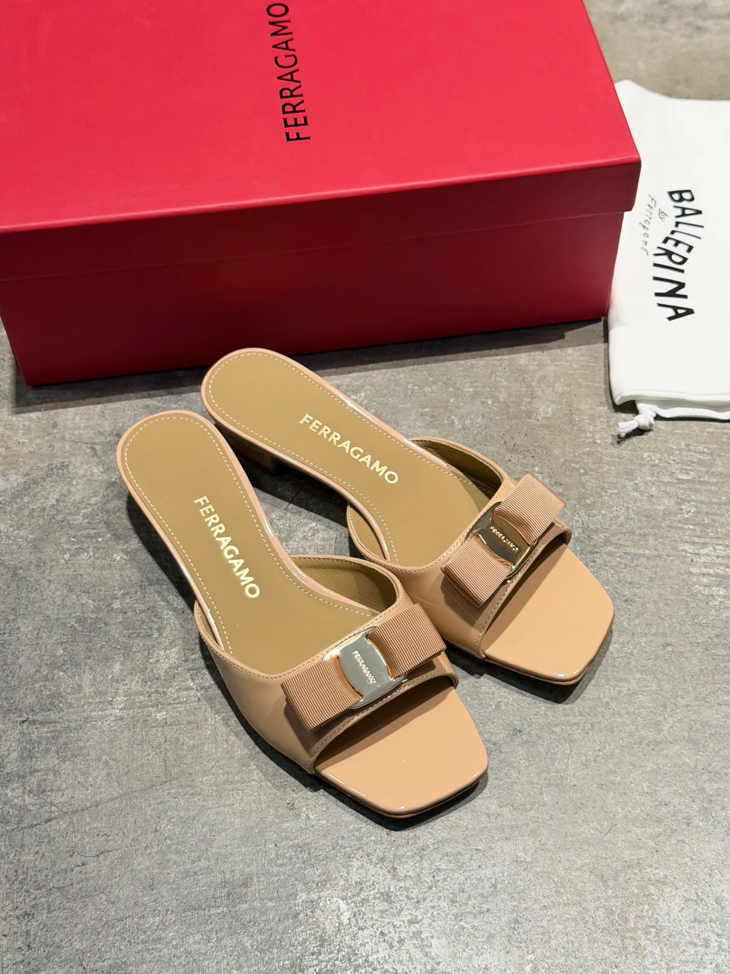 Women's Open-Toe Sandals SALVATORE FERRAGAMO 17642569