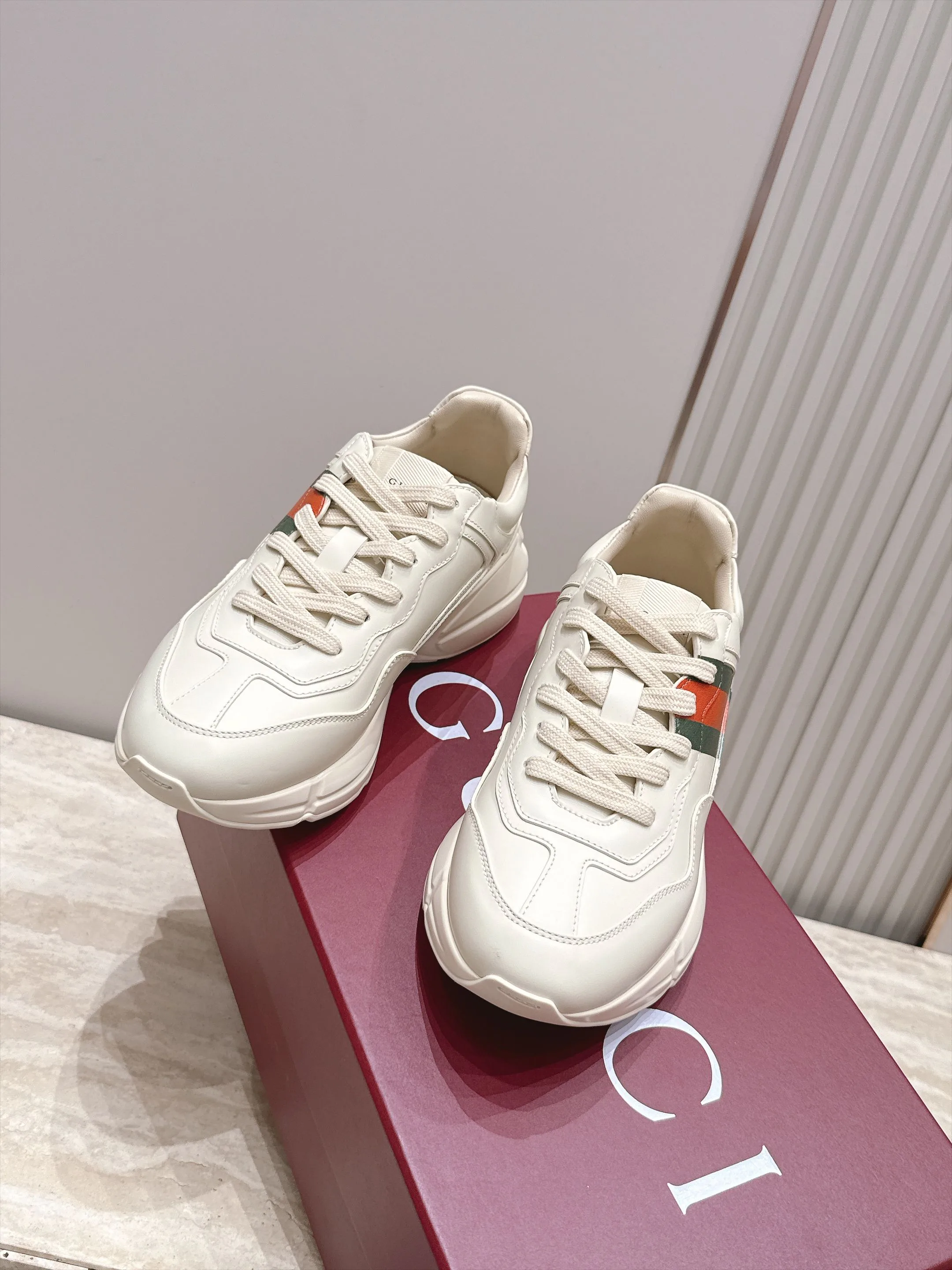 Women's Sneakers GUCCI 17876603
