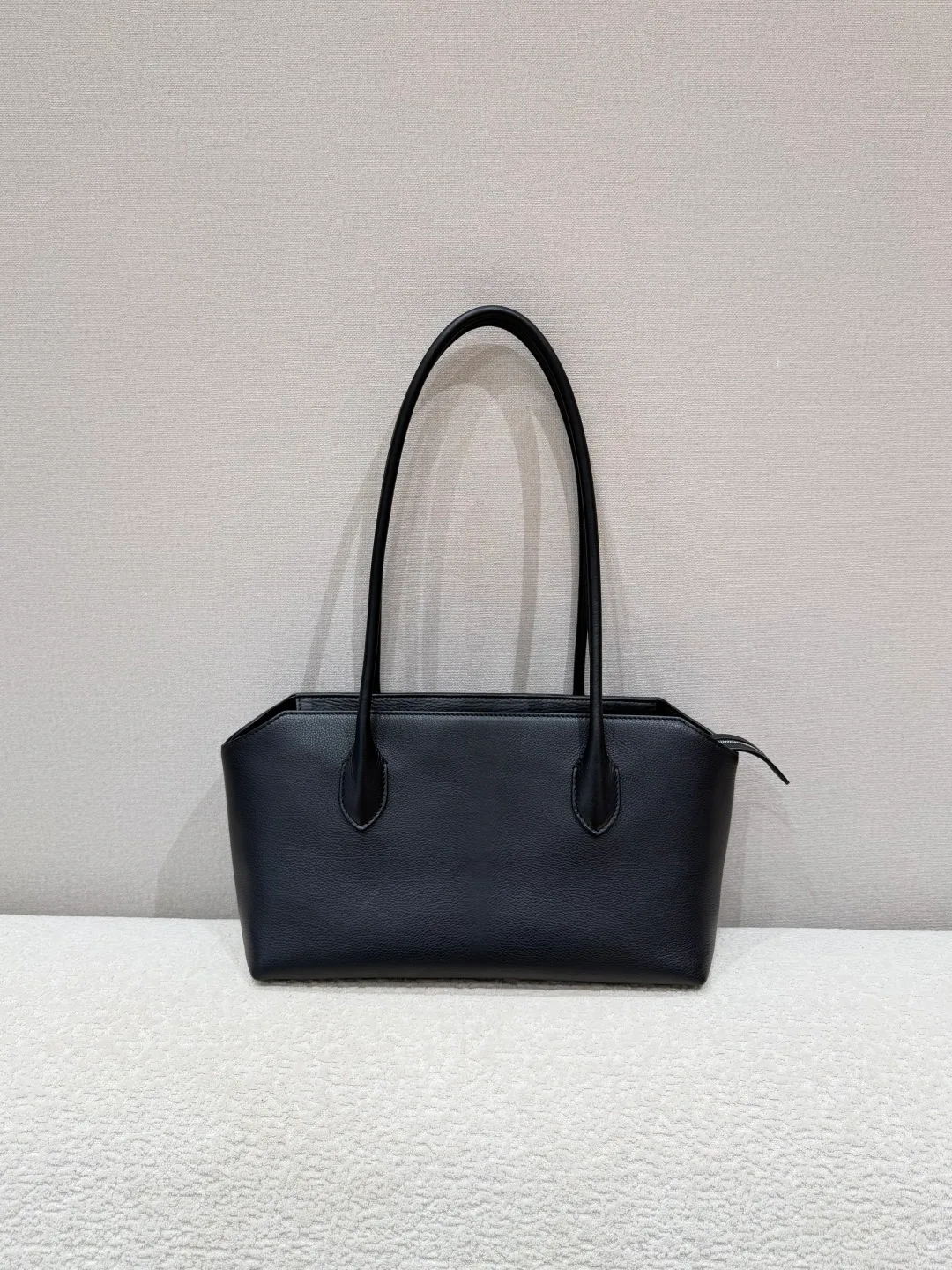 Women's Classic Handbags THE ROW 18070672