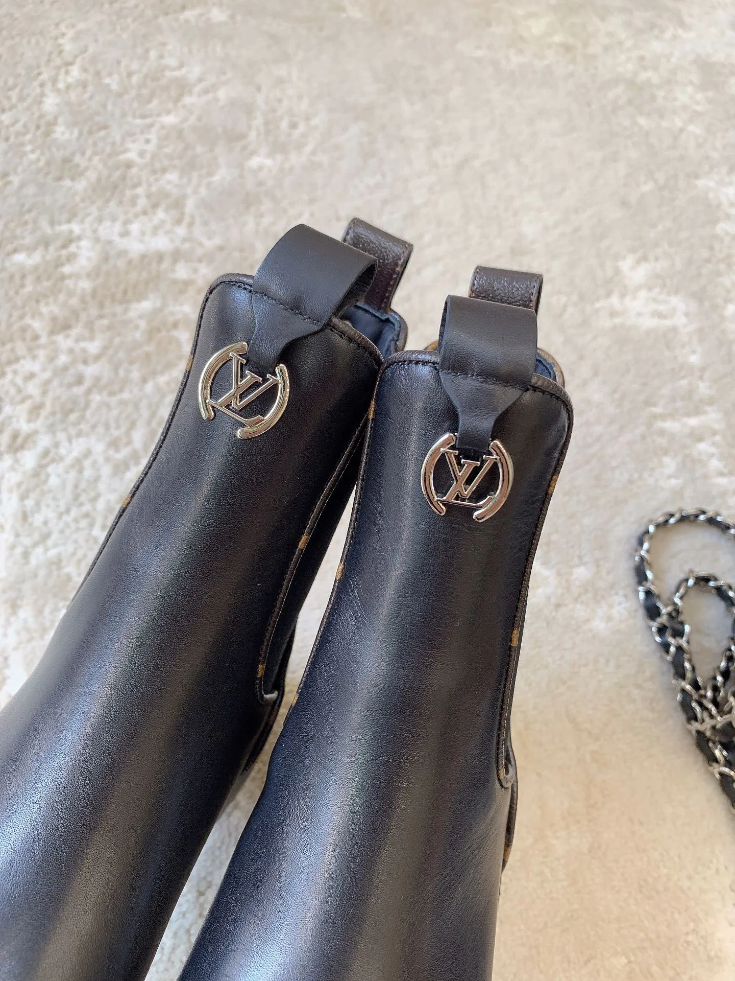 Women's Ankle Boots LOUIS VUITTON 18365557