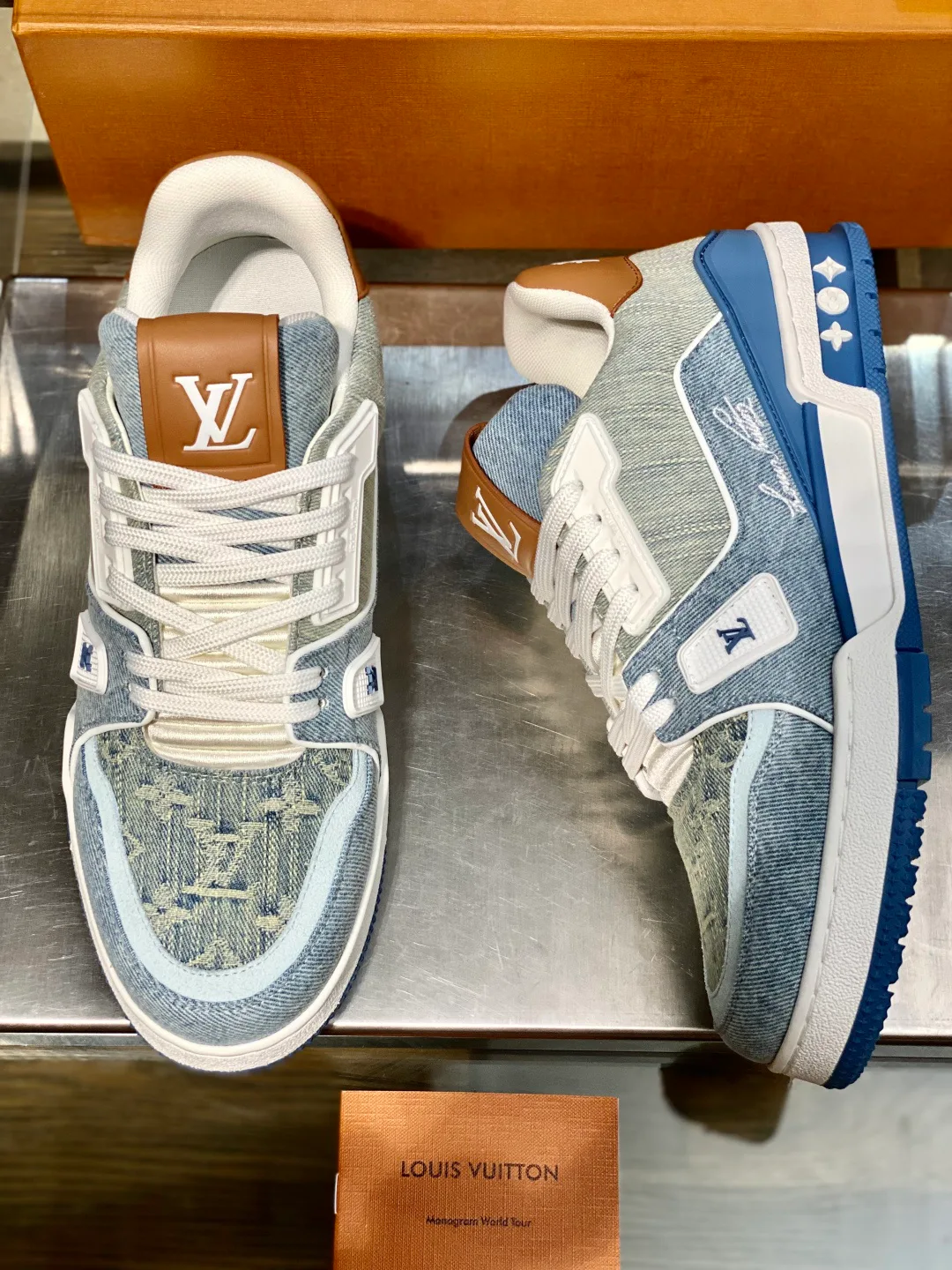 Women's Sneakers LOUIS VUITTON 17399408