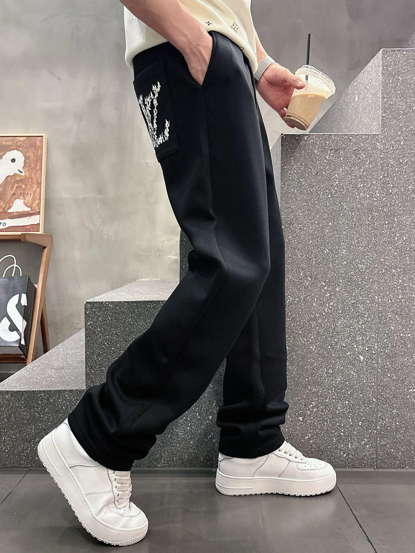 Men's Trousers LOUIS VUITTON 18399251