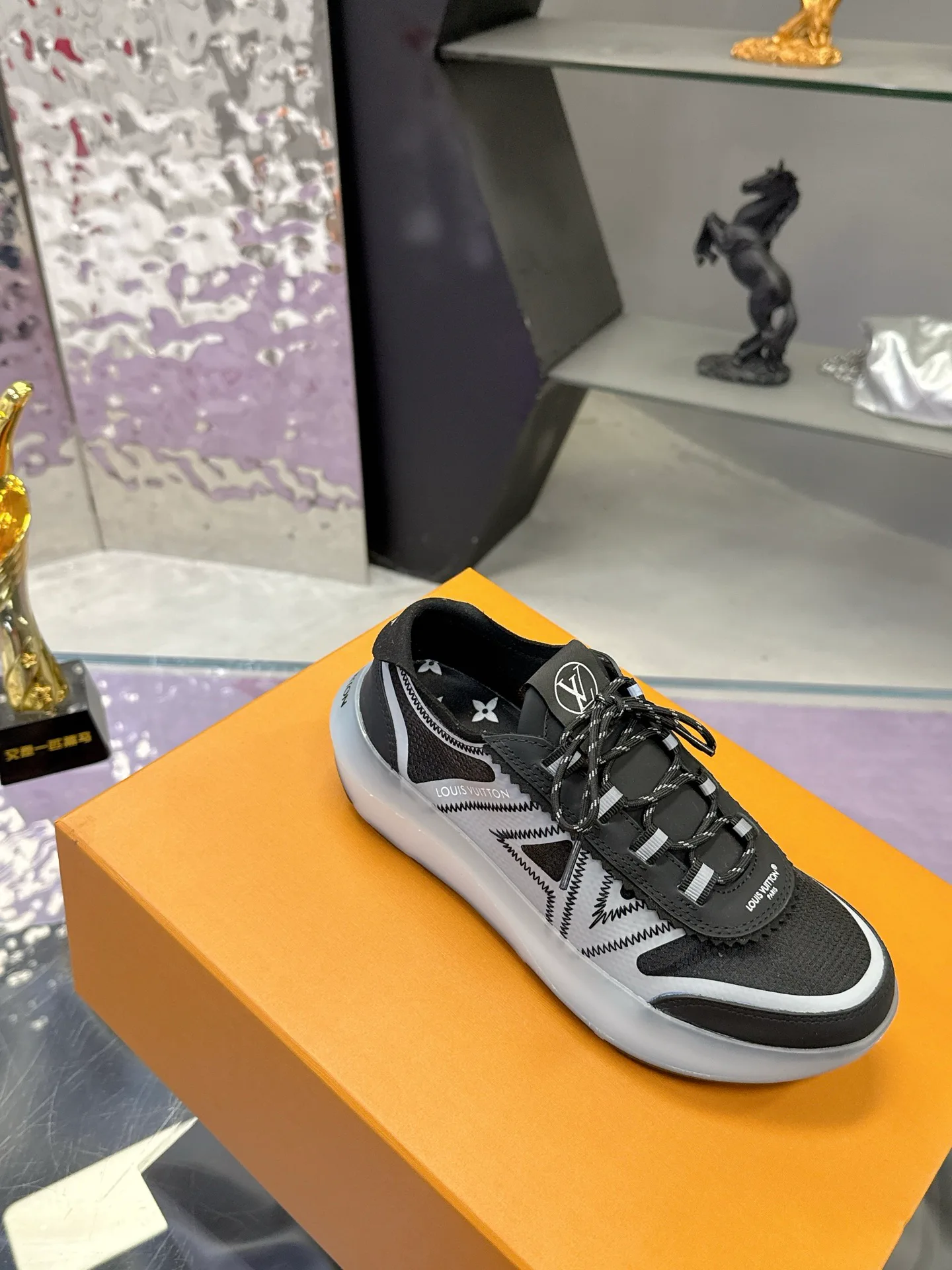 Women's Sneakers LOUIS VUITTON 17368528