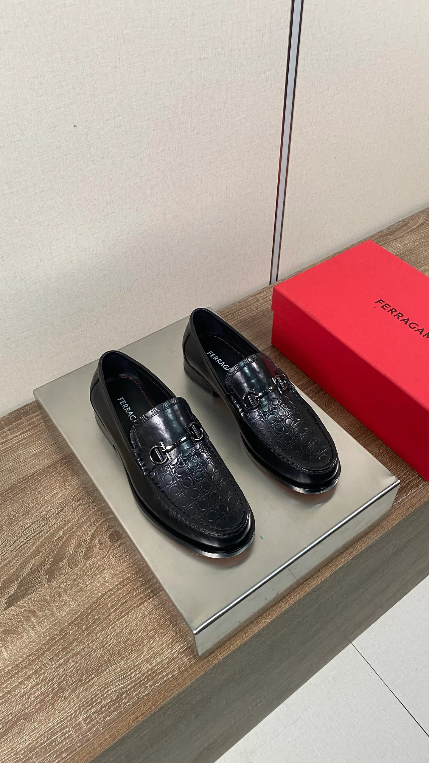 Men's Loafers And Dress Shoes SALVATORE FERRAGAMO 18078705