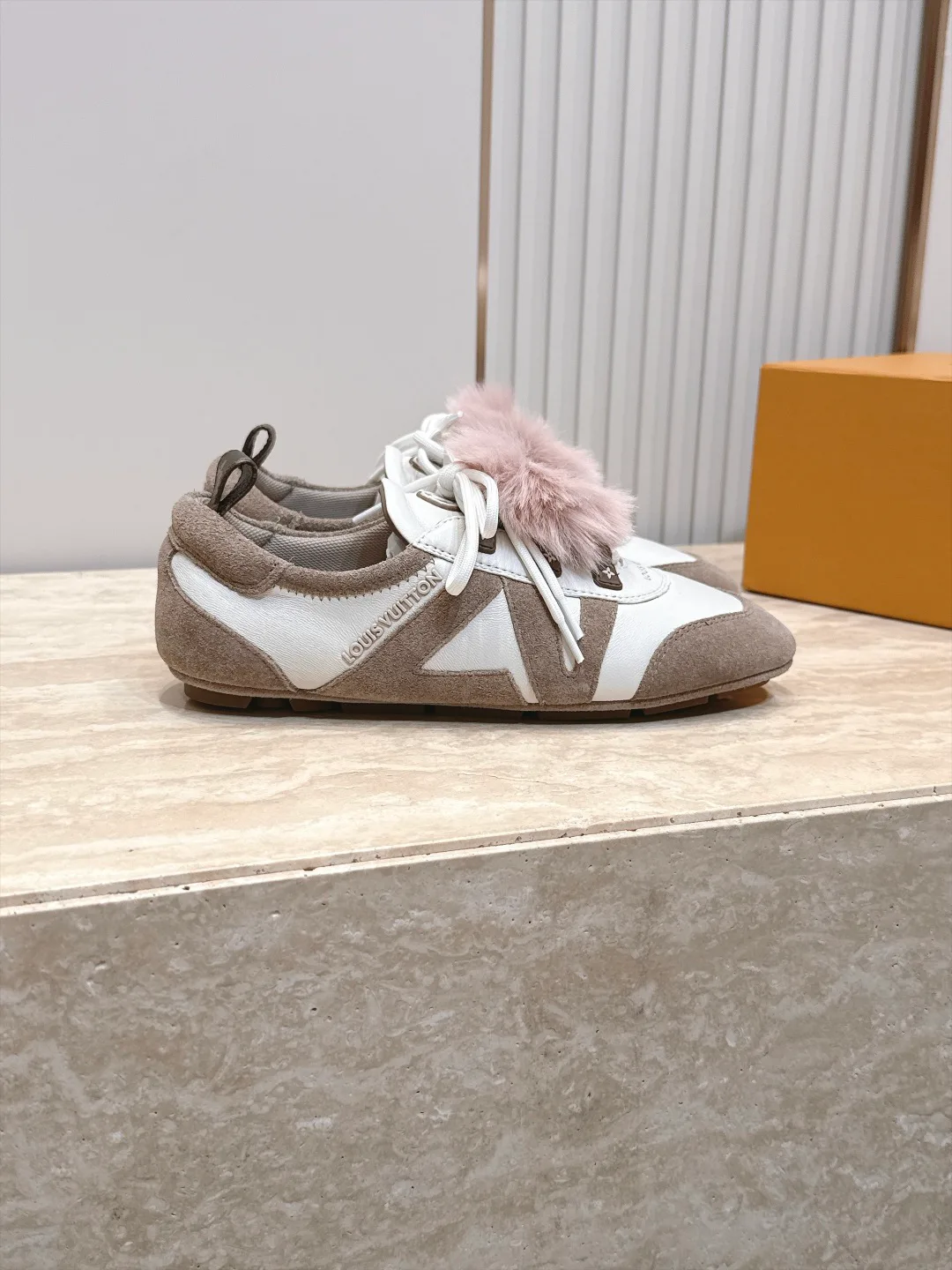 Women's Sneakers LOUIS VUITTON 17946977
