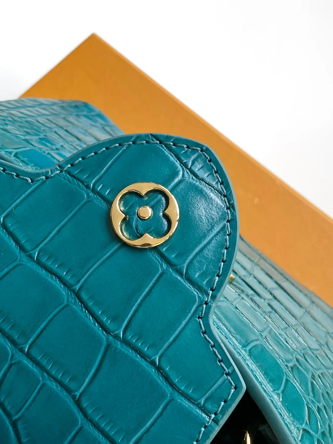 Women's Classic Handbags LOUIS VUITTON 18019347