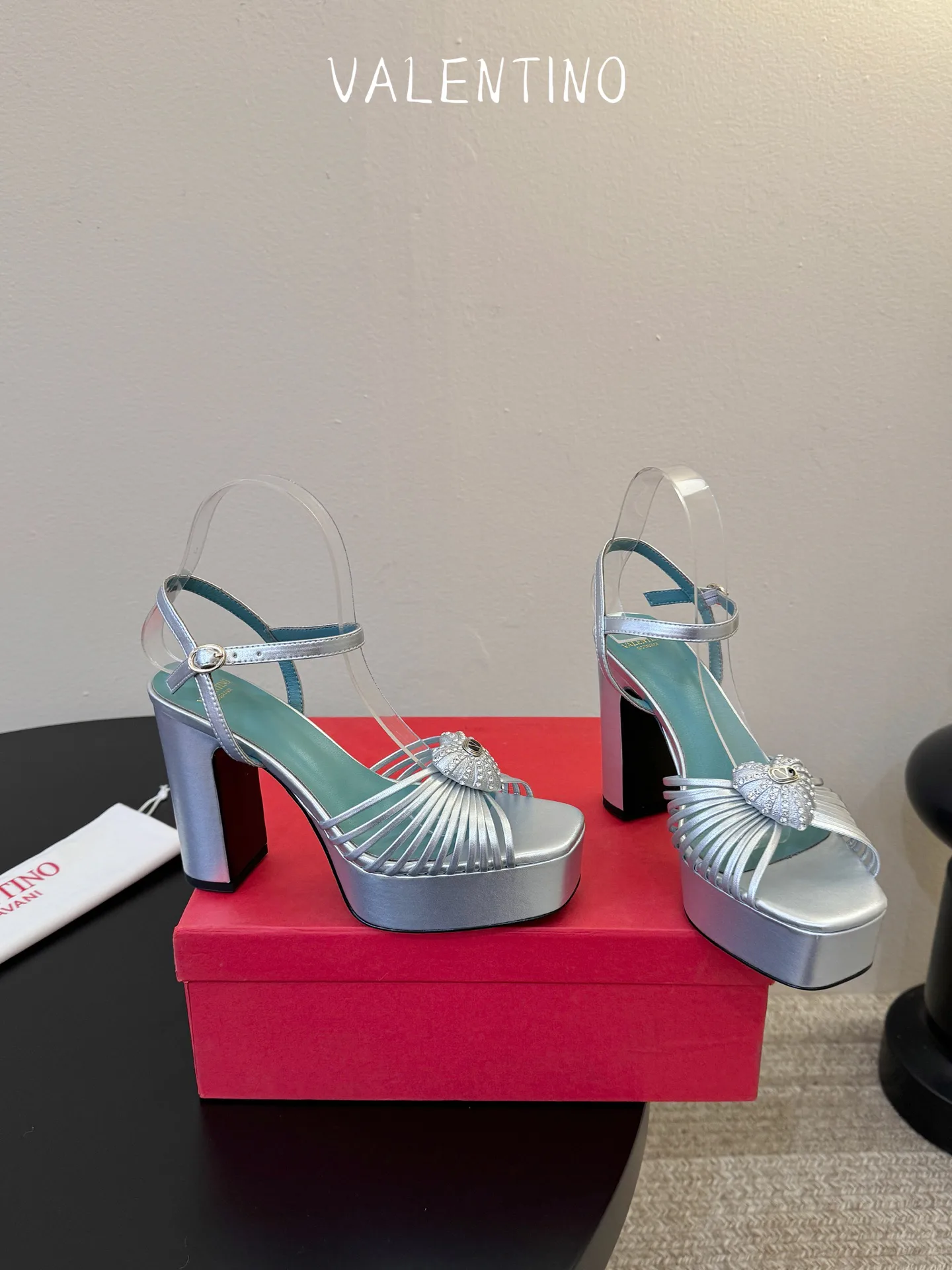 Women's Open-Toe Sandals VALENTINO 17396954