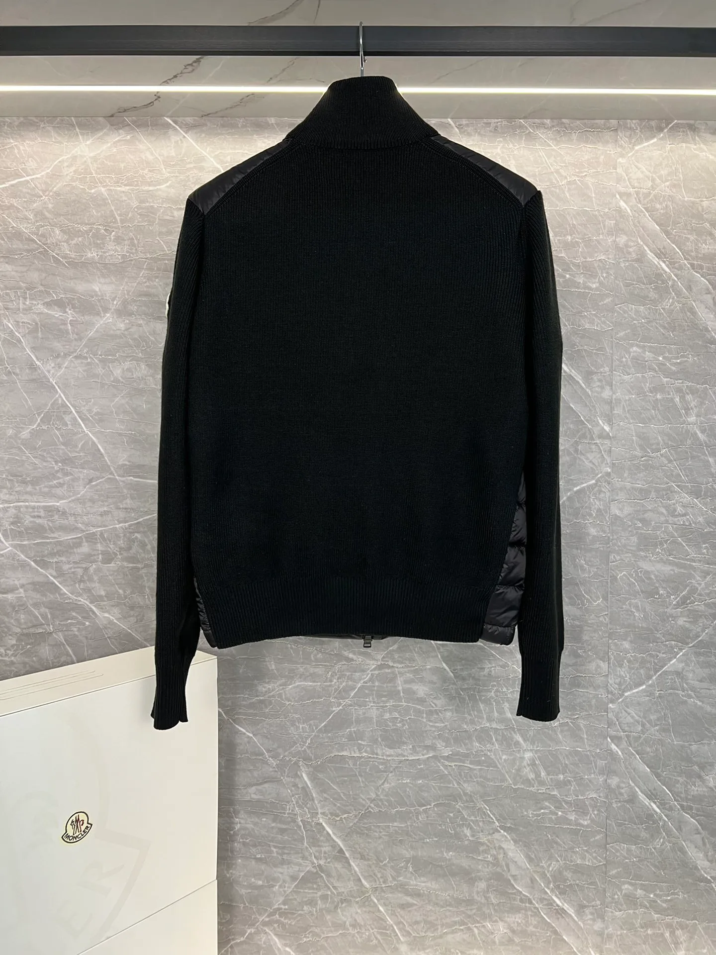 Women's Jackets And Down Jackets MONCLER 18131381