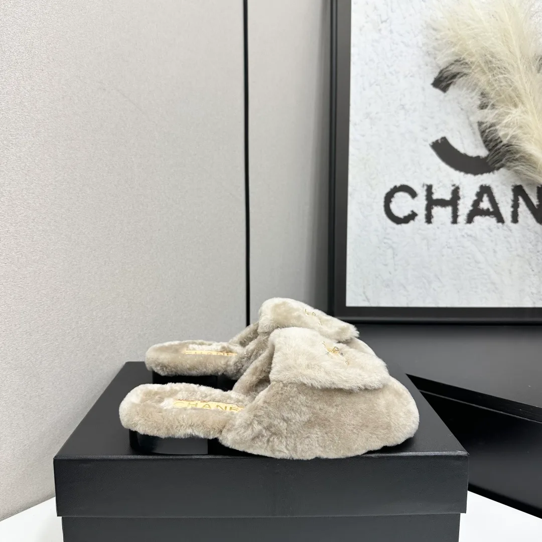 Women's Slippers CHANEL 18436110
