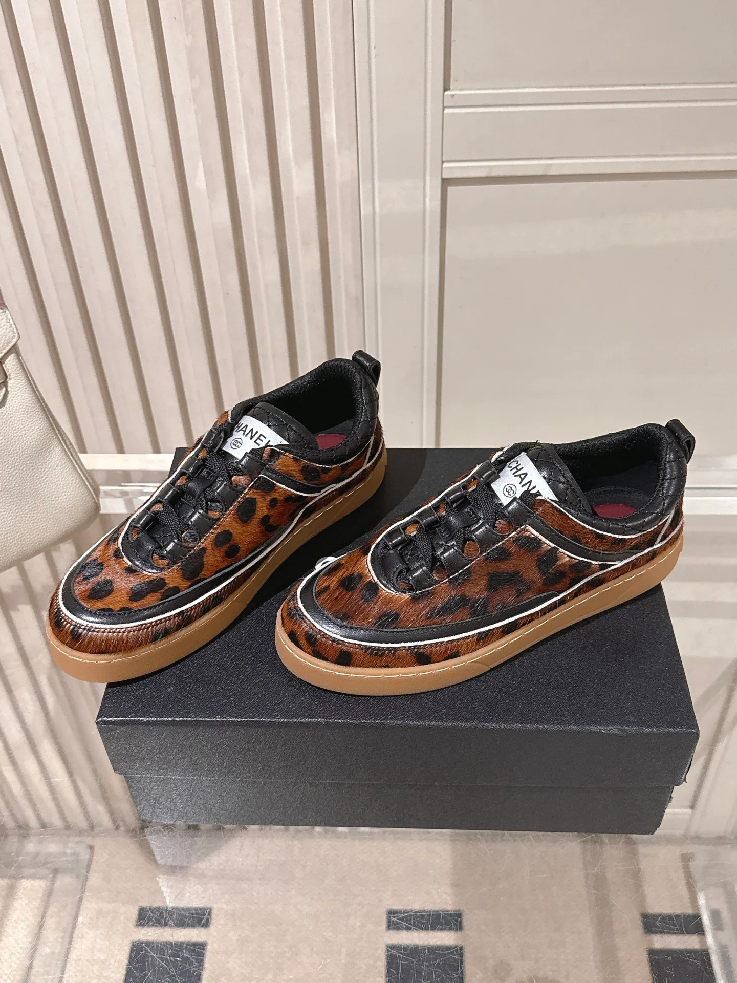 Women's Sneakers CHANEL 18146885