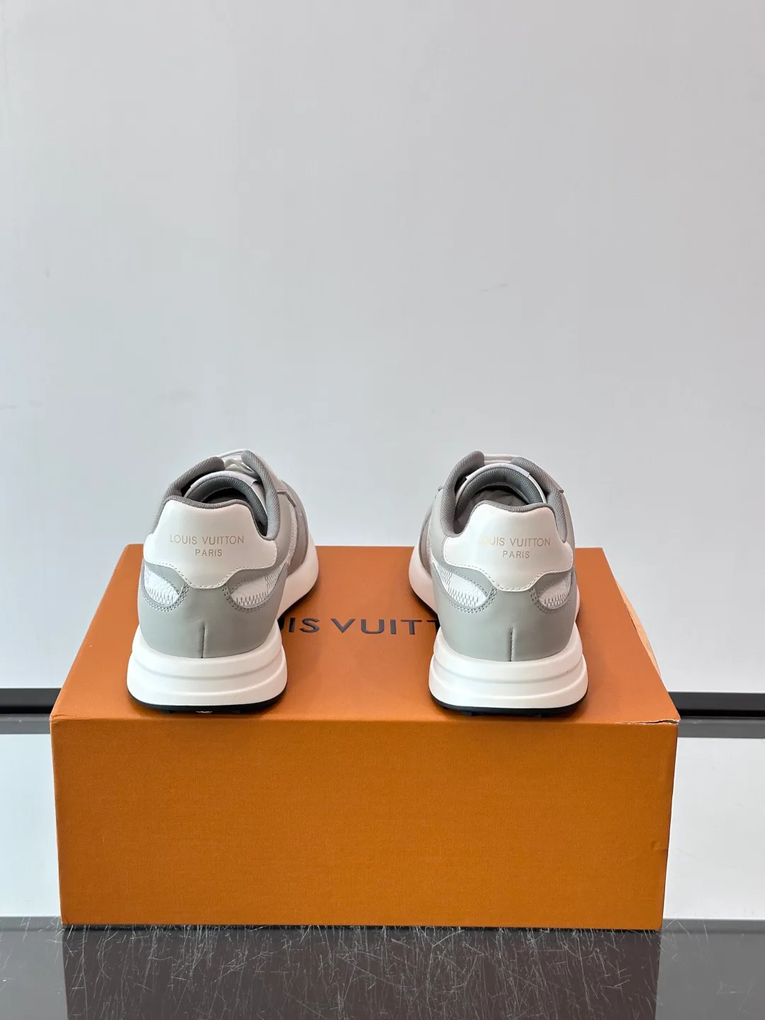 Men's Sneakers LOUIS VUITTON 18400552