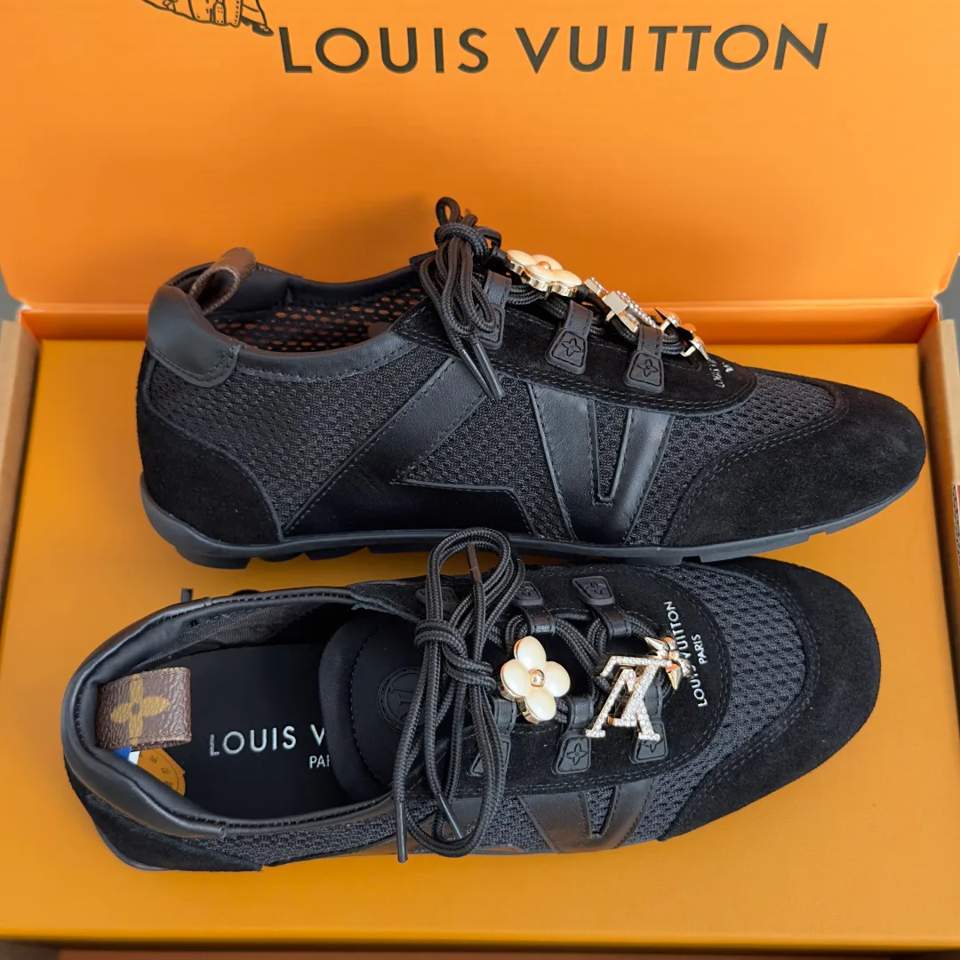 Women's Sneakers LOUIS VUITTON 17950616