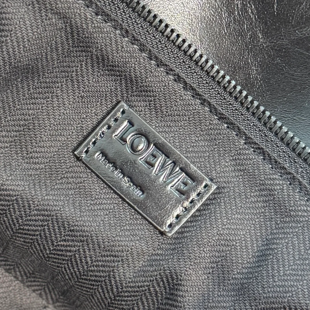 Women's Classic Handbags LOEWE 17818155