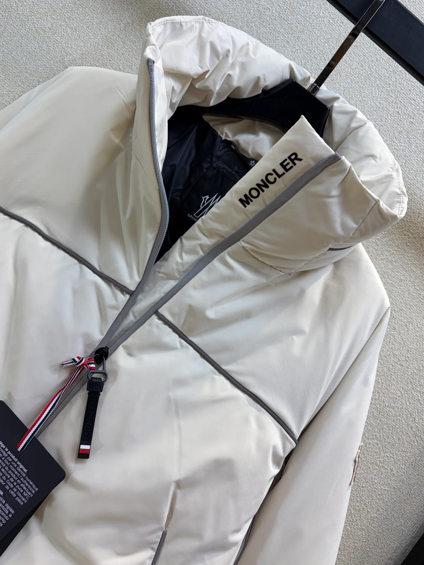Women's Jackets And Down Jackets MONCLER 18252928