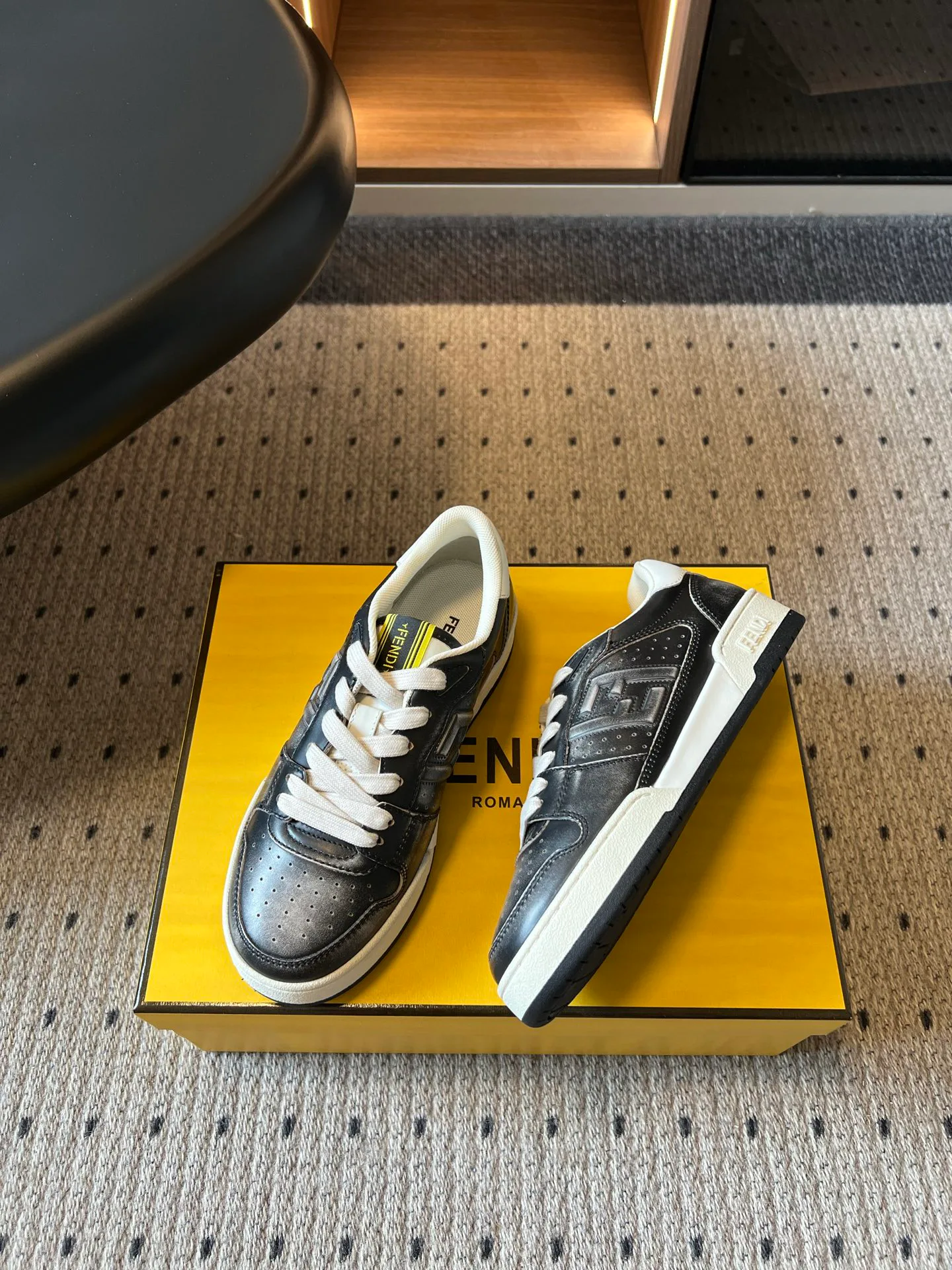 Women's Sneakers FENDI 18121016