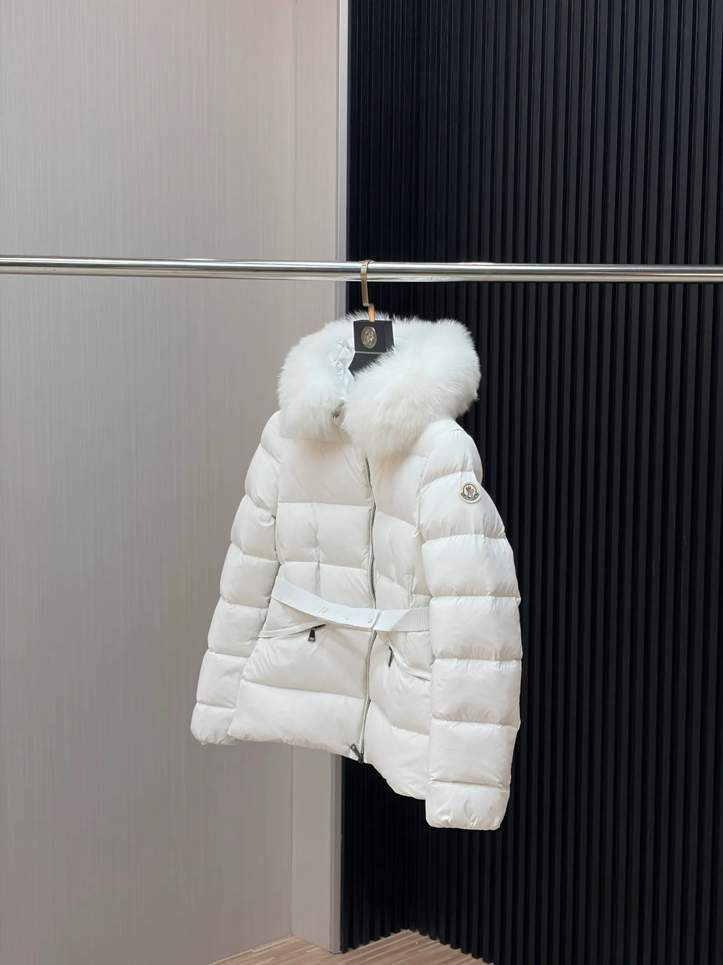 Women's Jackets And Down Jackets MONCLER 18335640