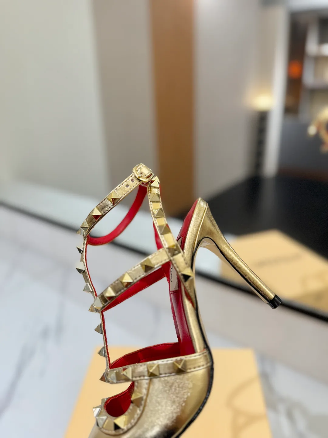 Women's Open-Toe Sandals VALENTINO 17305543