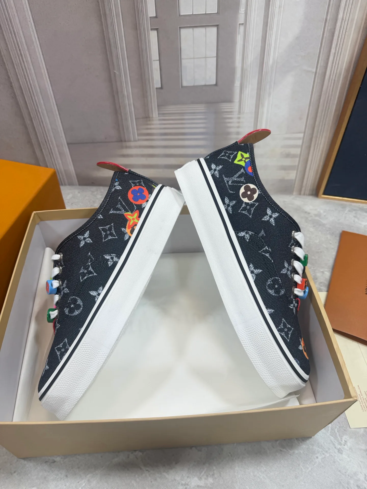 Men's Sneakers LOUIS VUITTON 18190068