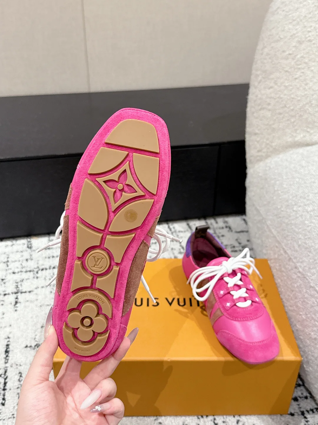 Women's Sneakers LOUIS VUITTON 18409742